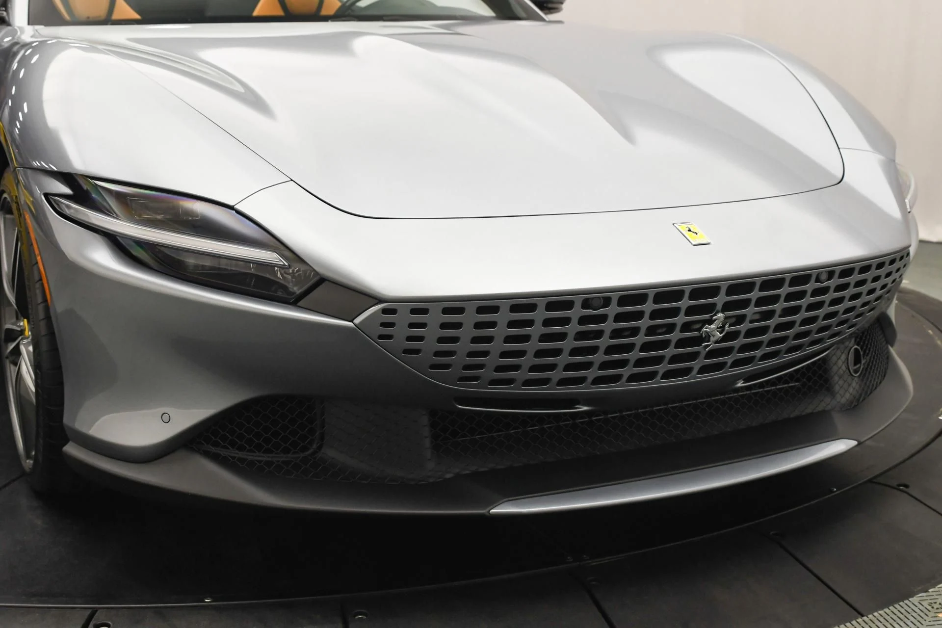 mph025_2053976085_Used_2025_Ferrari_Roma_Spider_1755677480_e33ae17360