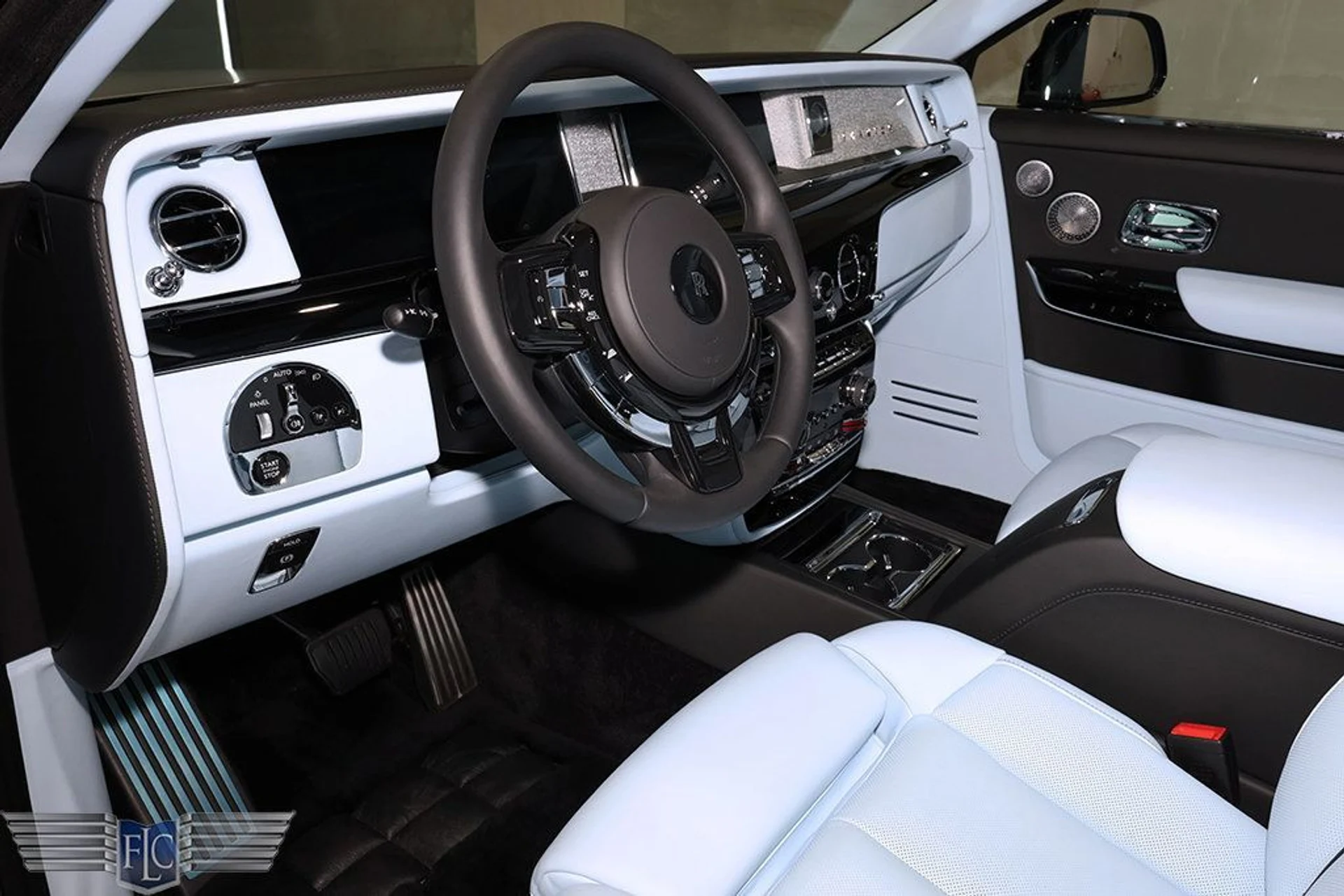 mph025_20649586_used_2025_rolls_royce_phantom_sedan_9689_22959551_26_1024_5b4b606d7c