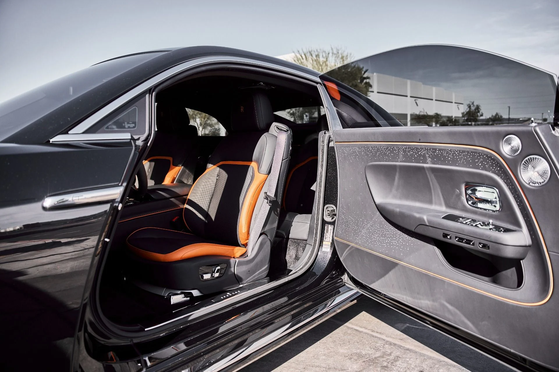 mph025_2066858724_Used_2025_Rolls_Royce_Spectre_Base_1775246510_aa993971d7