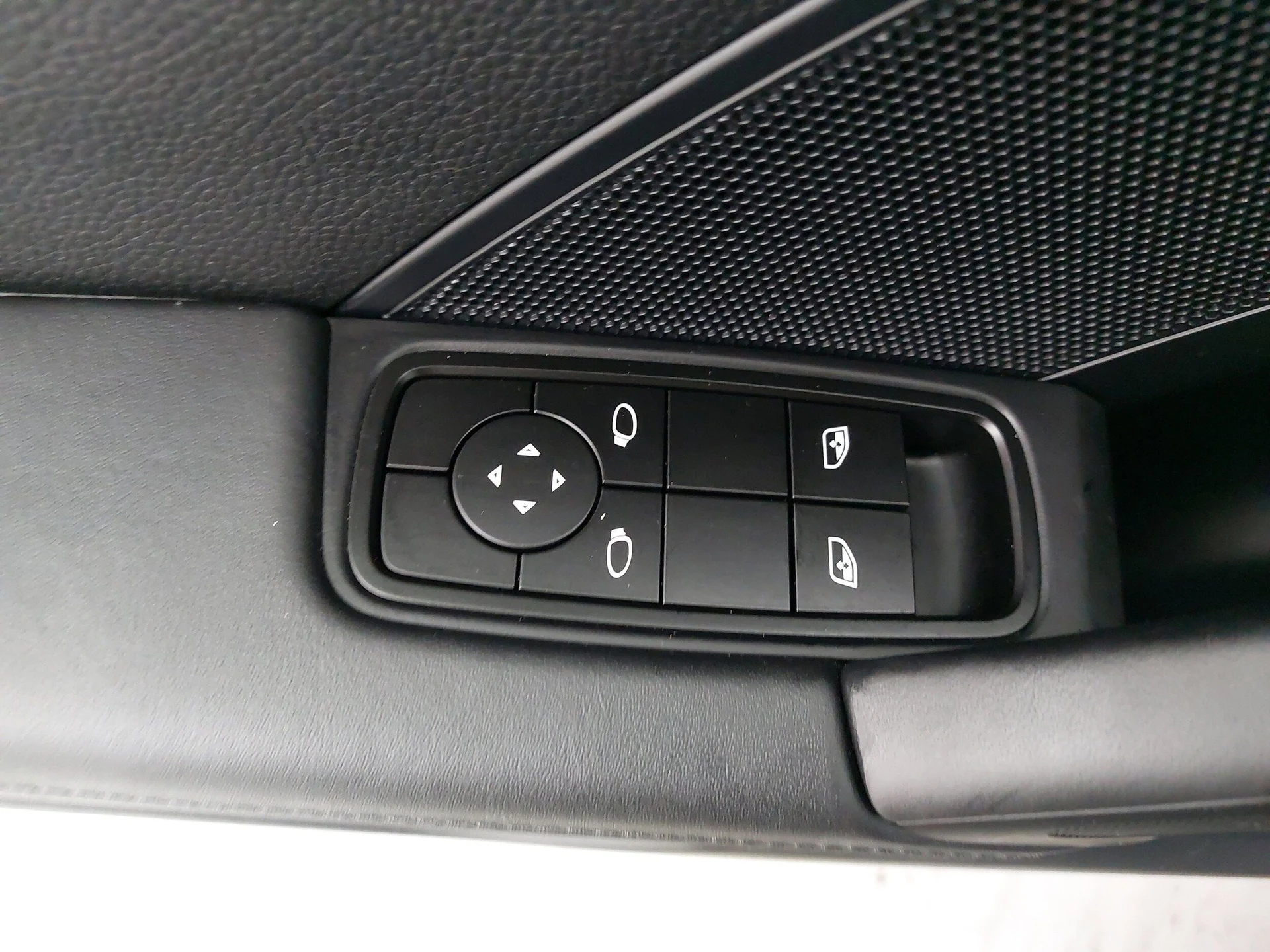 mph025_206752574_cc4a547fda989de3bb685a06a8fdbde6x_083d98a579