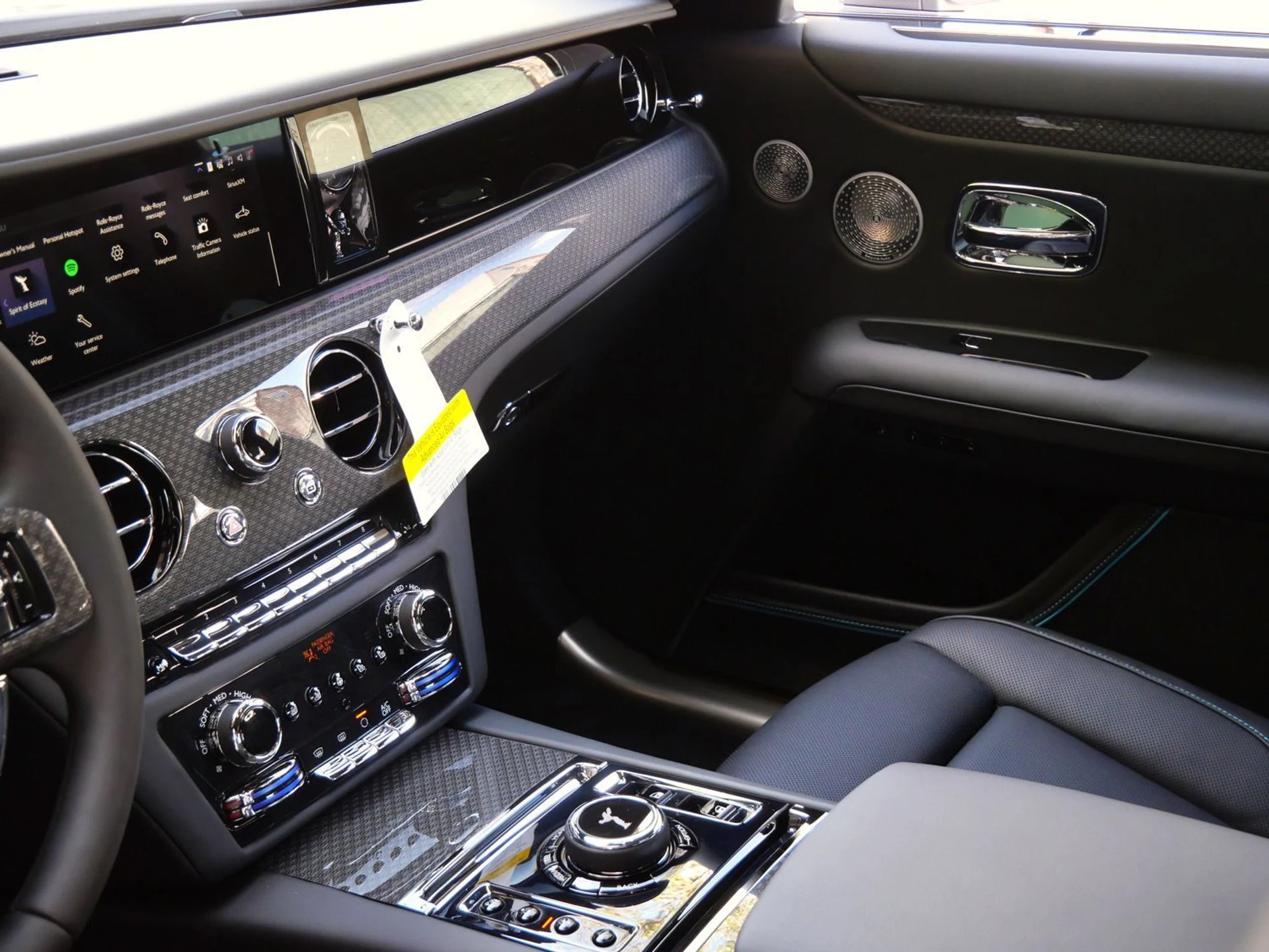 mph025_2067800837_4ffd3567882243d080593598b7f82d3ax_d32abe8134