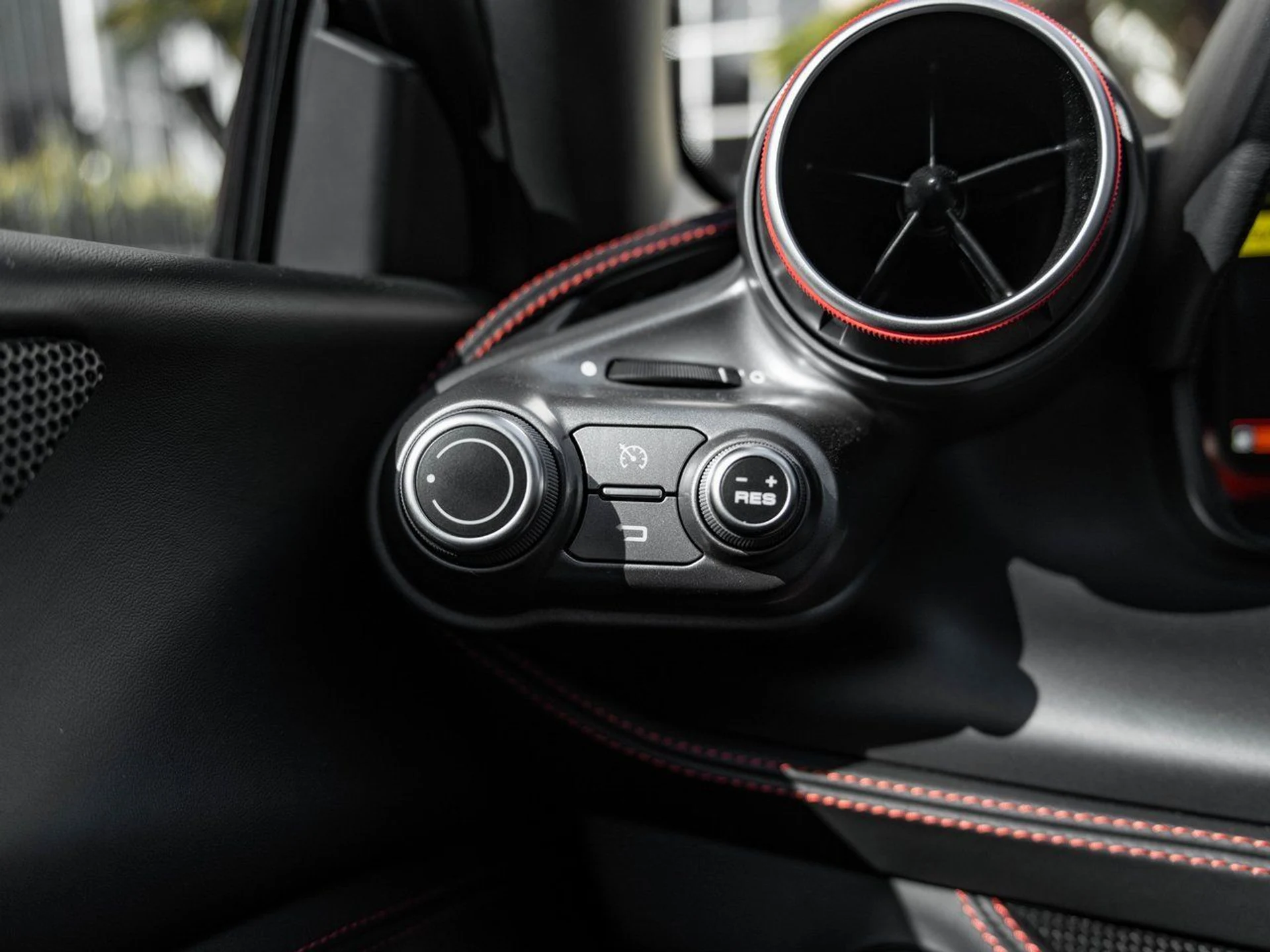 mph025_2075496696_14c4827f73ff43dc766885268c69c281x_11c55c89ea