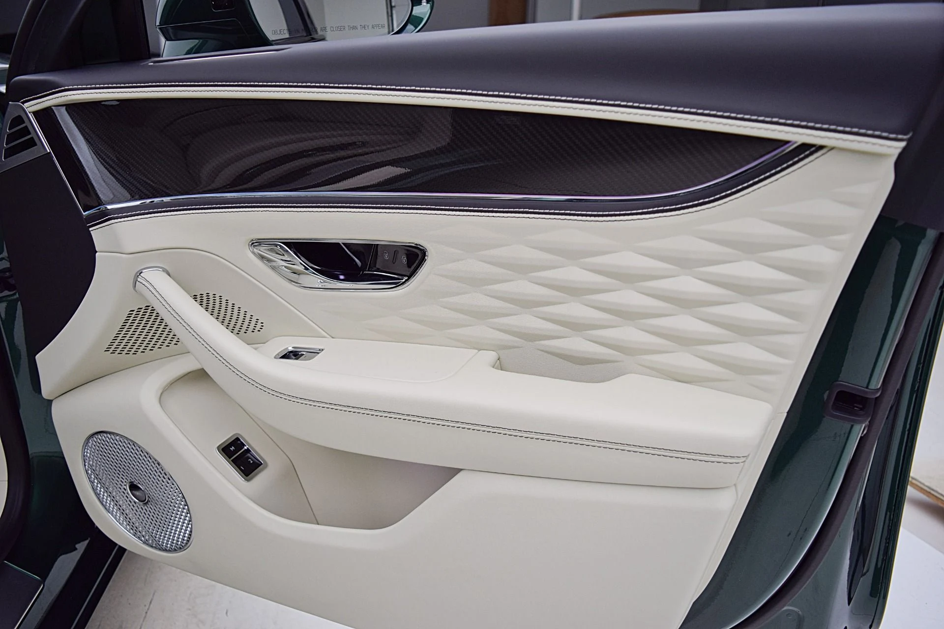 mph025_2077017071_Used_2022_Bentley_Flying_Spur_V8_5f5fb9f04f