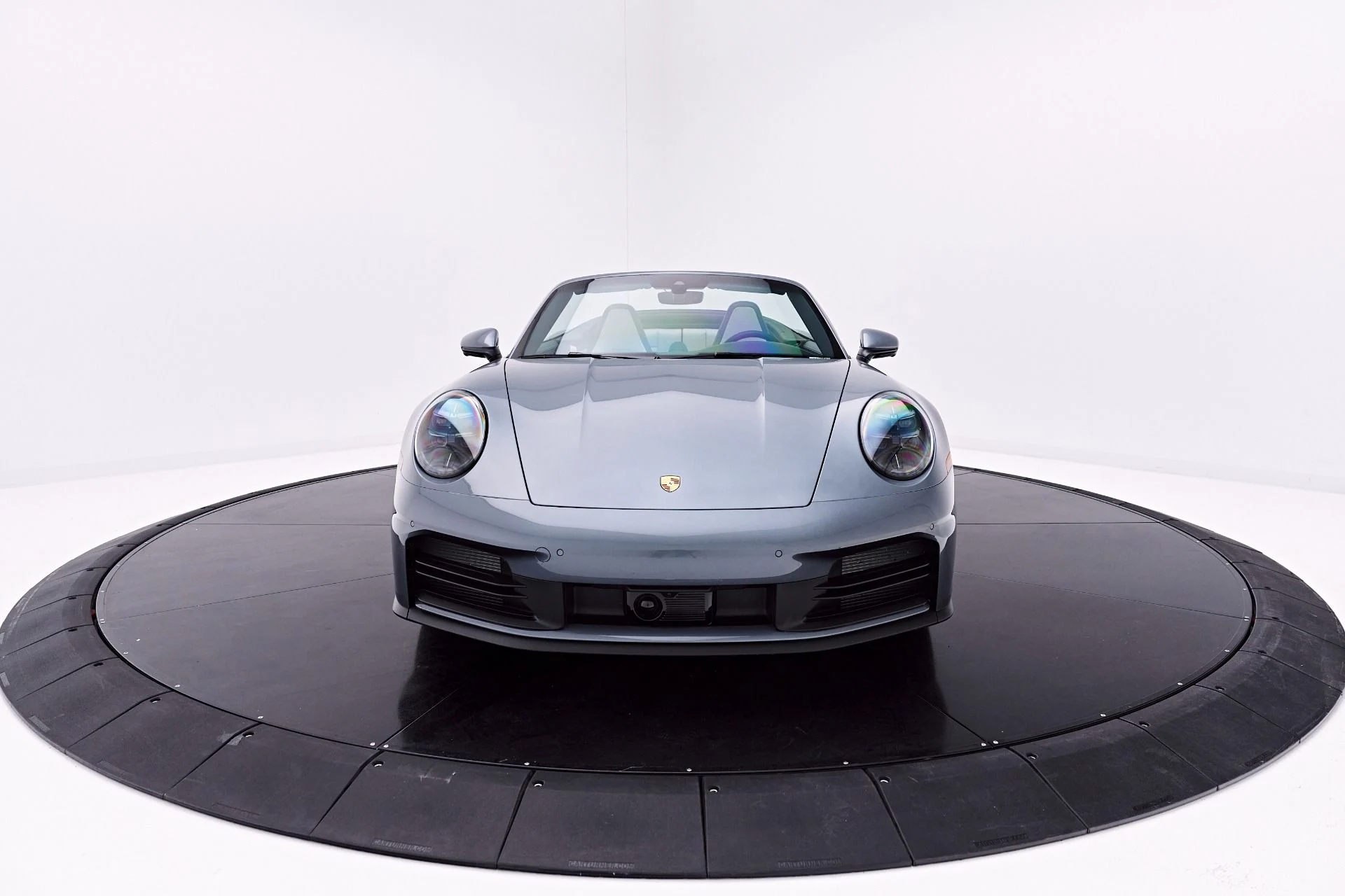 mph025_2077775464_Used_2025_Porsche_911_Carrera_1777504770_7558e29b9b