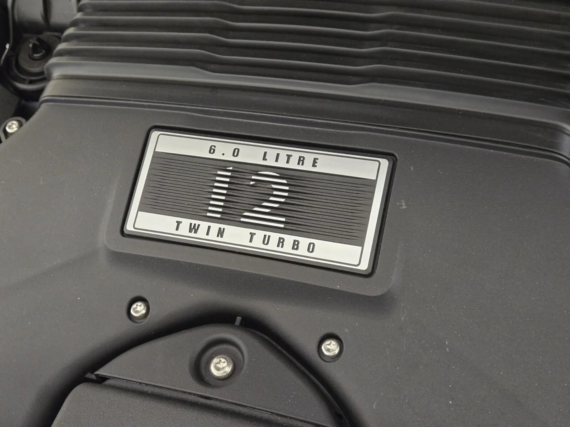 mph025_2078574459_Used_2018_Bentley_Bentayga_W12_1776837878_23105bc296