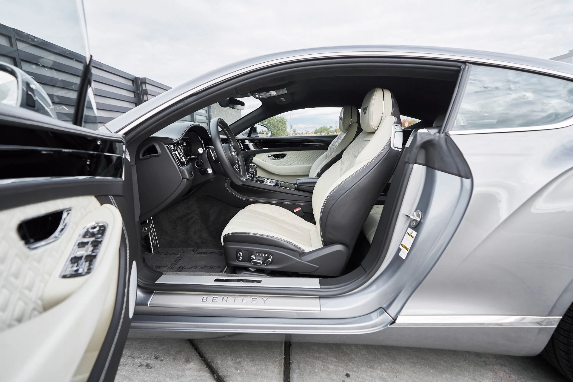 mph025_2079746287_Used_2021_Bentley_Continental_GT_V8_1764018700_12a6685e3f