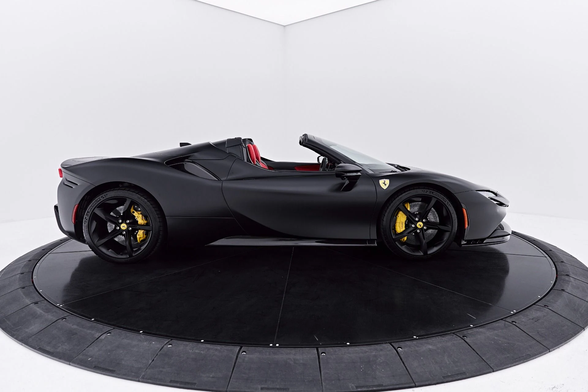 mph025_2084894056_Used_2024_Ferrari_SF_90_Spider_Base_1785520181_6b48fecc25