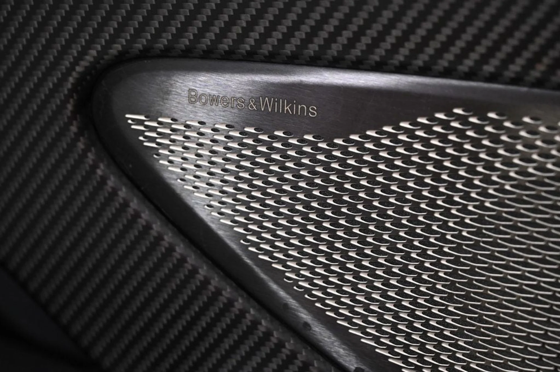 mph025_2094325281_used_2024_aston_martin_db12_volante_11350_22910068_25_1024_1ce7fef3f6