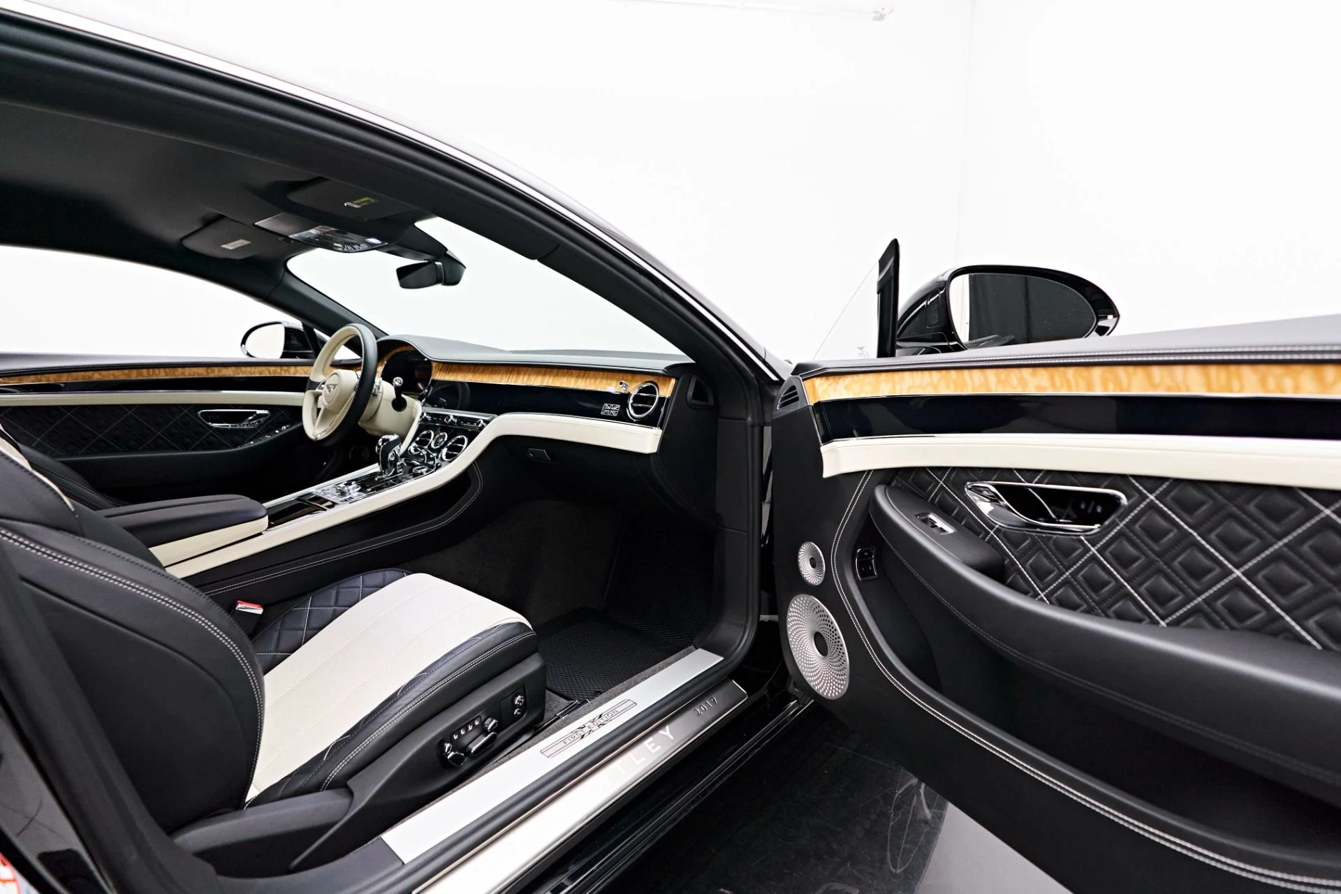 mph025_2101528808_Used_2020_Bentley_Continental_GT_V8_1722650261_8a6d8ed250