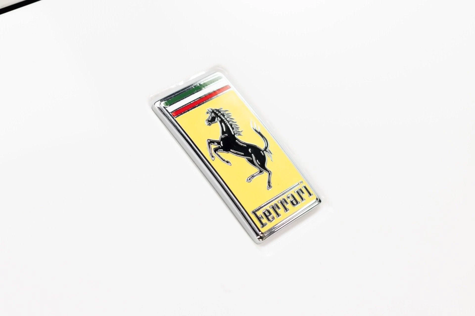 mph025_2104107127_Used_2022_Ferrari_SF_90_Spider_1777382748_bfa35e9f26