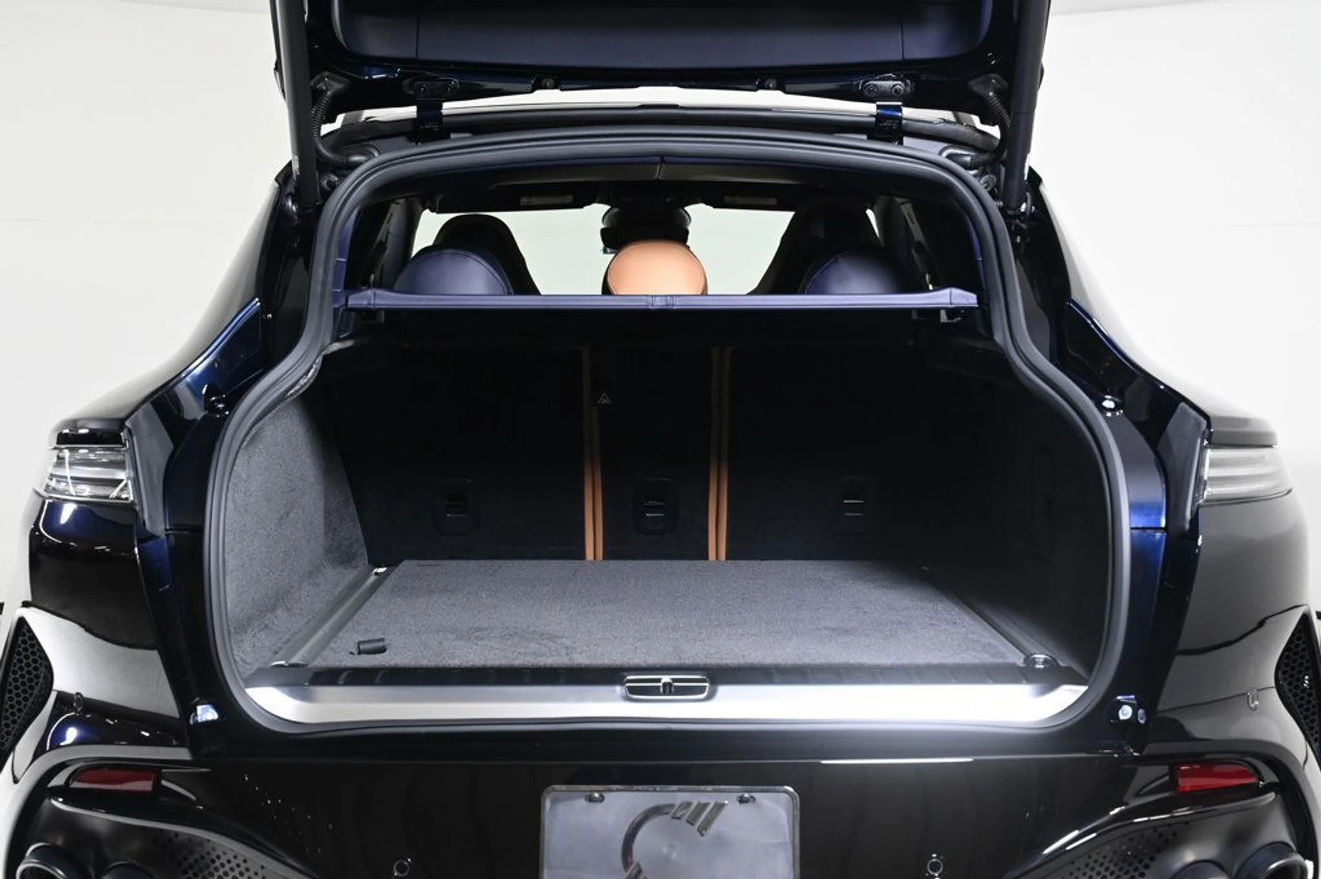 mph025_2113311801_new_2026_aston_martin_dbx_707awd_11350_22964194_25_1024_b646b6b75d