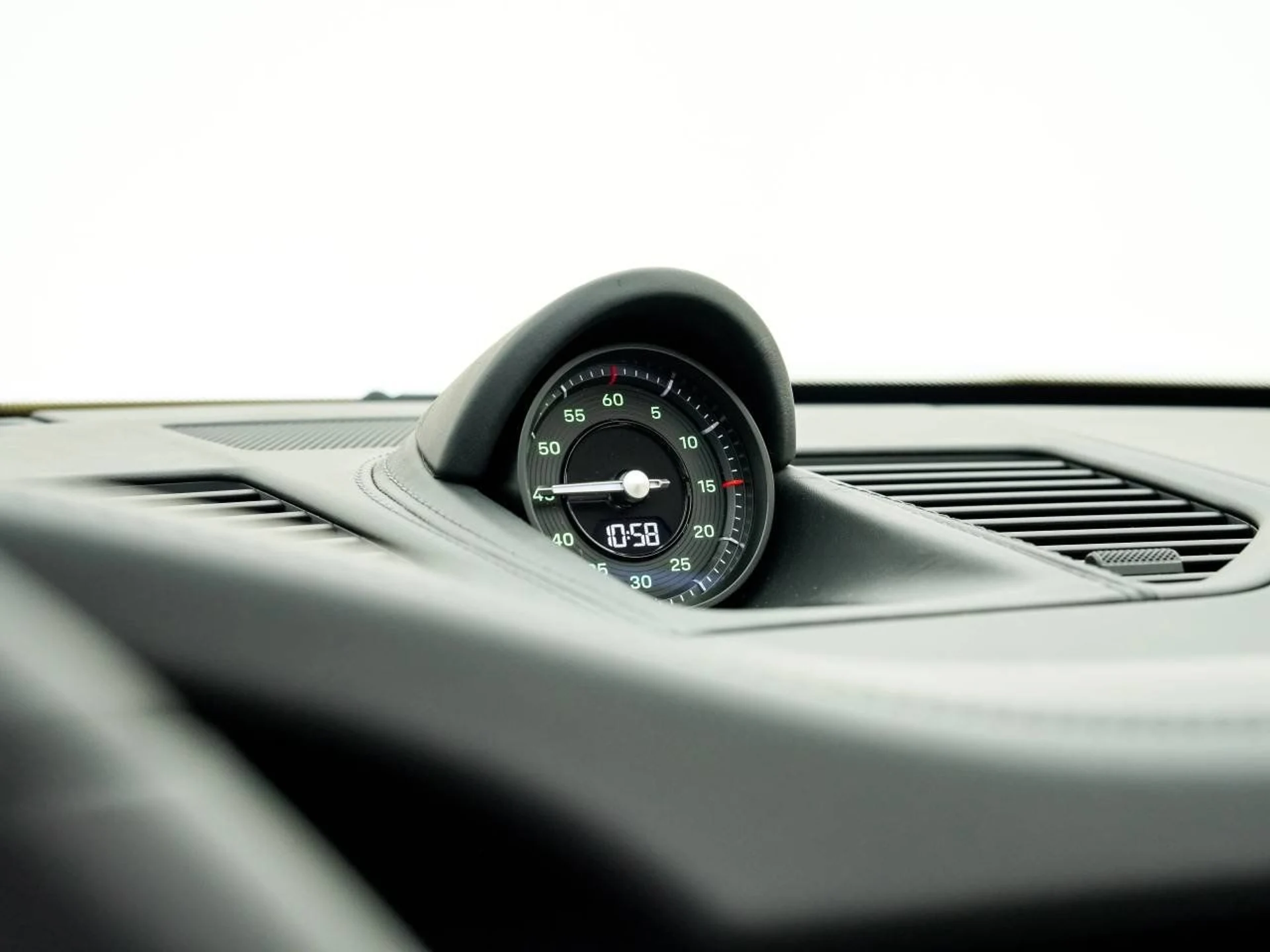 mph025_211779984_b4b854c80528752752d7e4c098ca765a_1419fa6af9