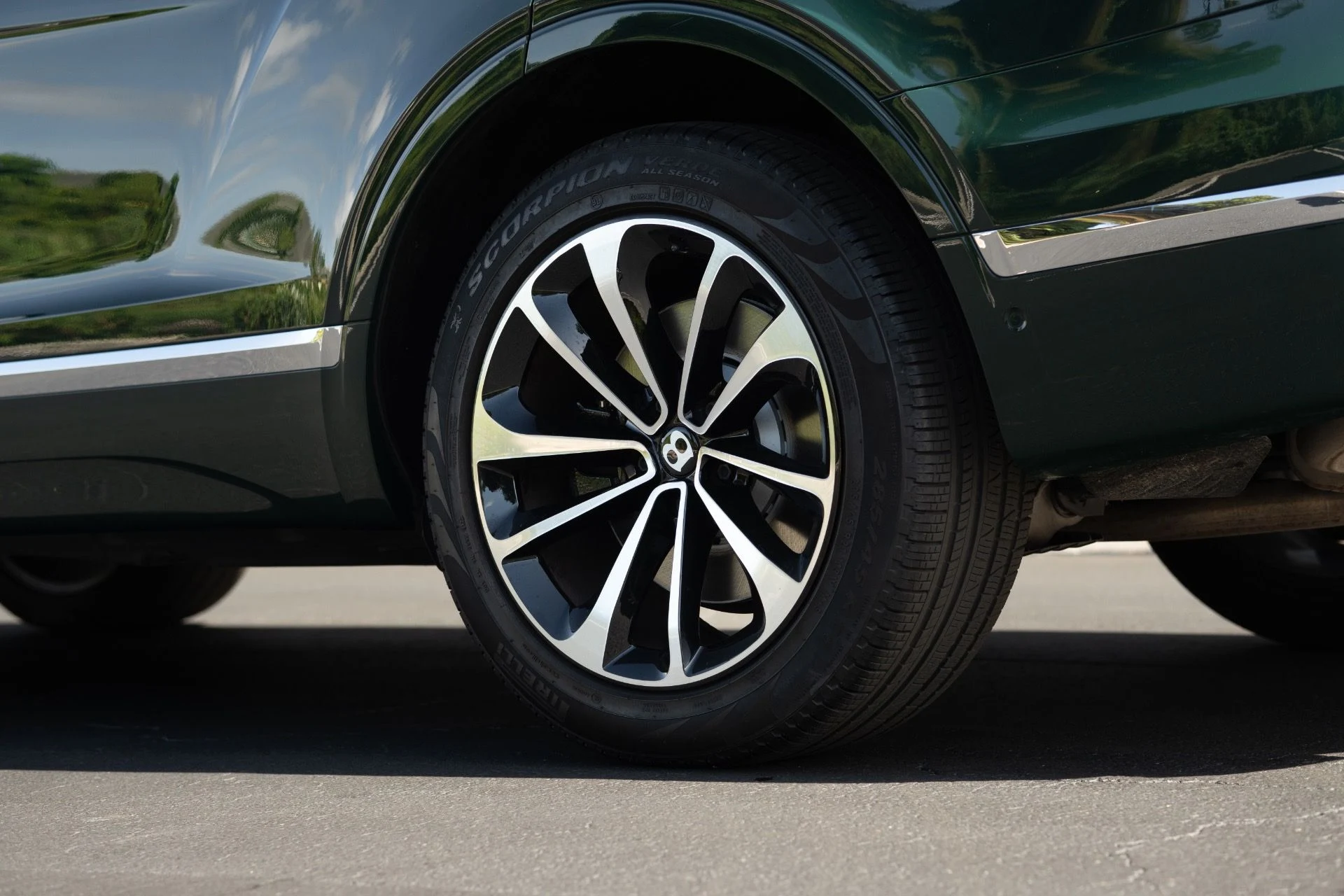 mph025_2123215515_Used_2017_Bentley_Bentayga_W12_First_Edition_1762986986_3ebc9a1eff