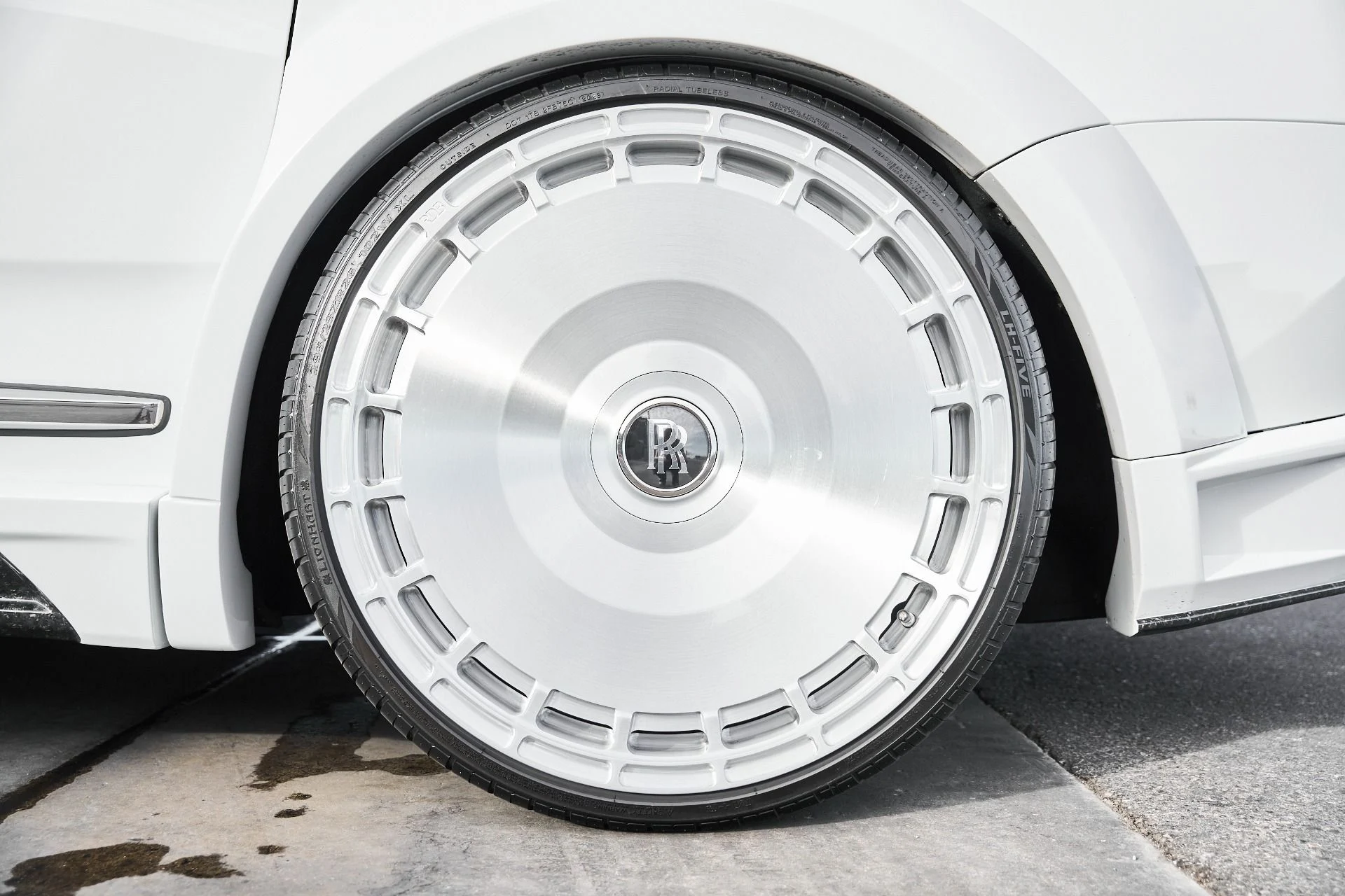 mph025_2124330605_Used_2025_Rolls_Royce_Cullinan_Base_1770950895_f0ba6964c5