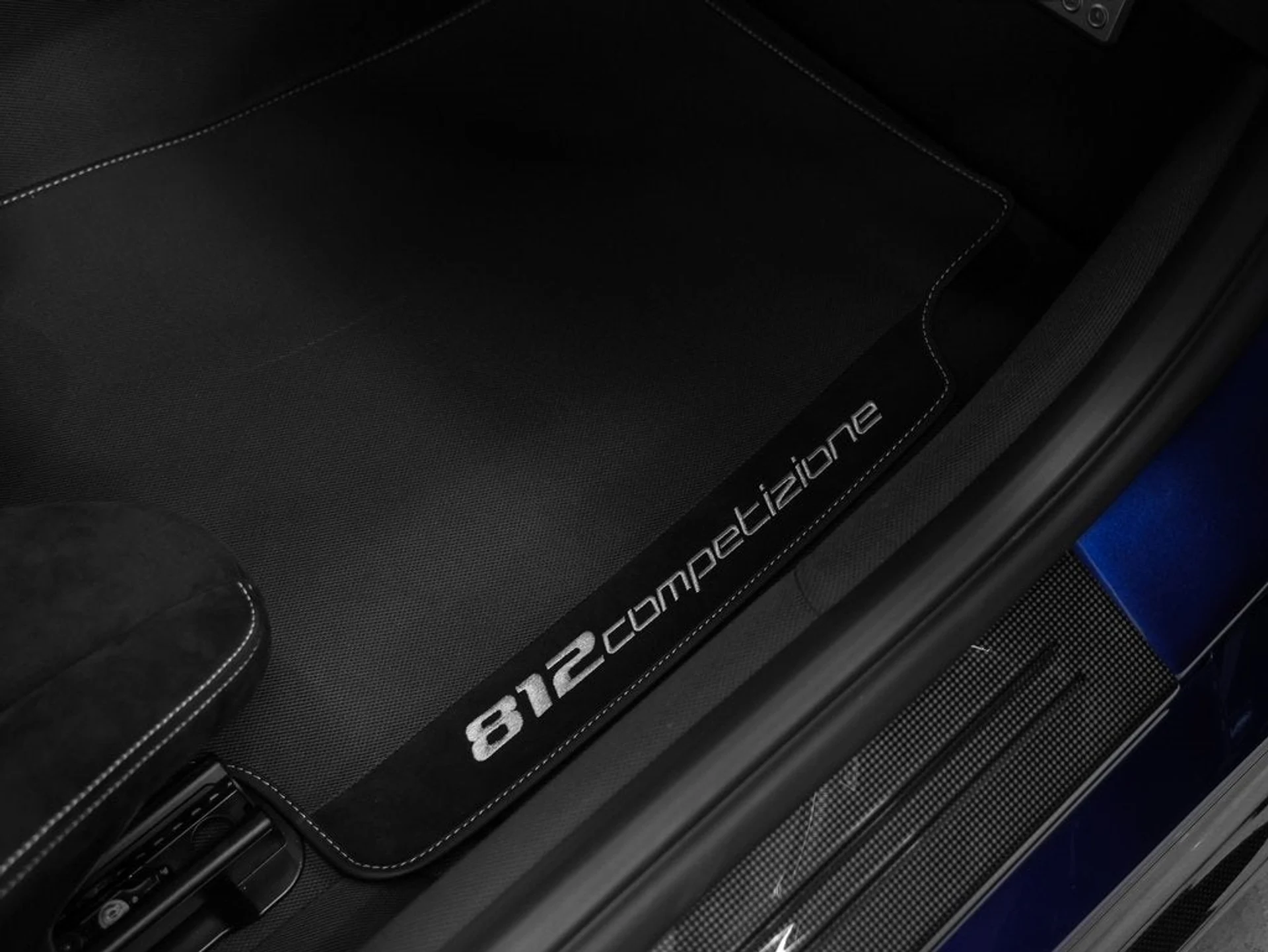 mph025_213041977_26_1b6632a482