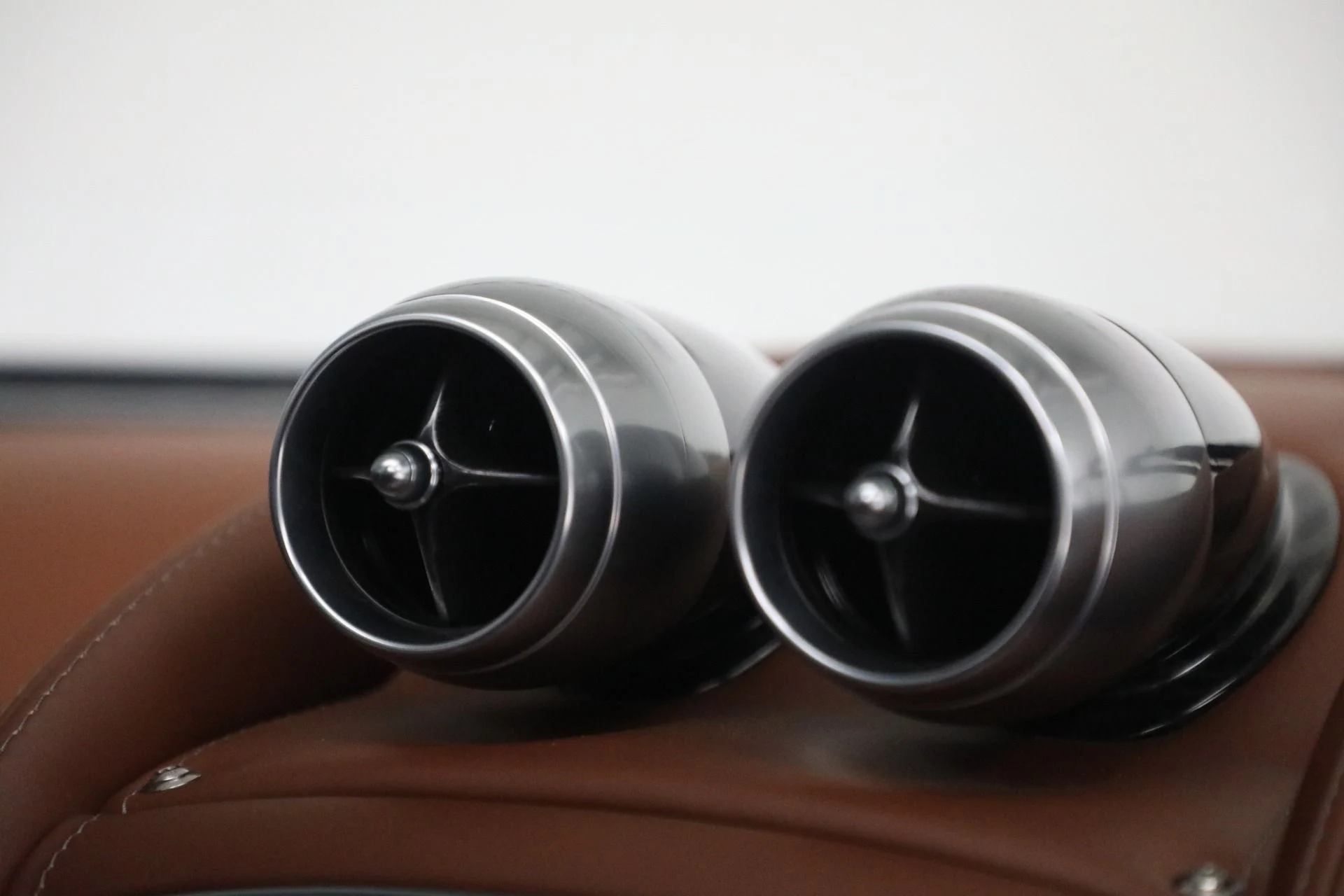 mph025_2147213956_Used_2014_Pagani_Huayra_Tempesta_2458982170
