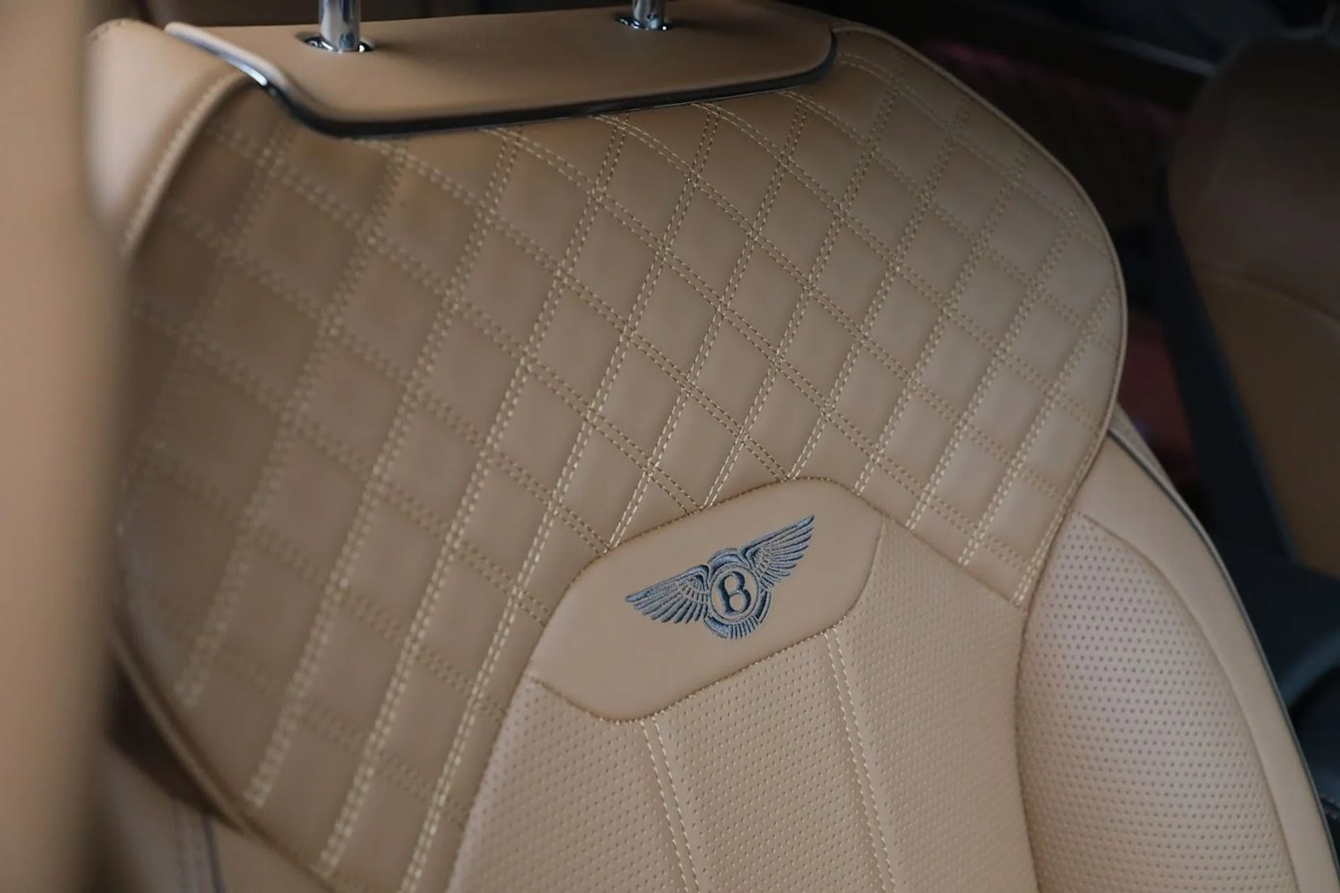 mph025_2153191800_Used_2023_Bentley_Bentayga_S_V8_878cd944f3