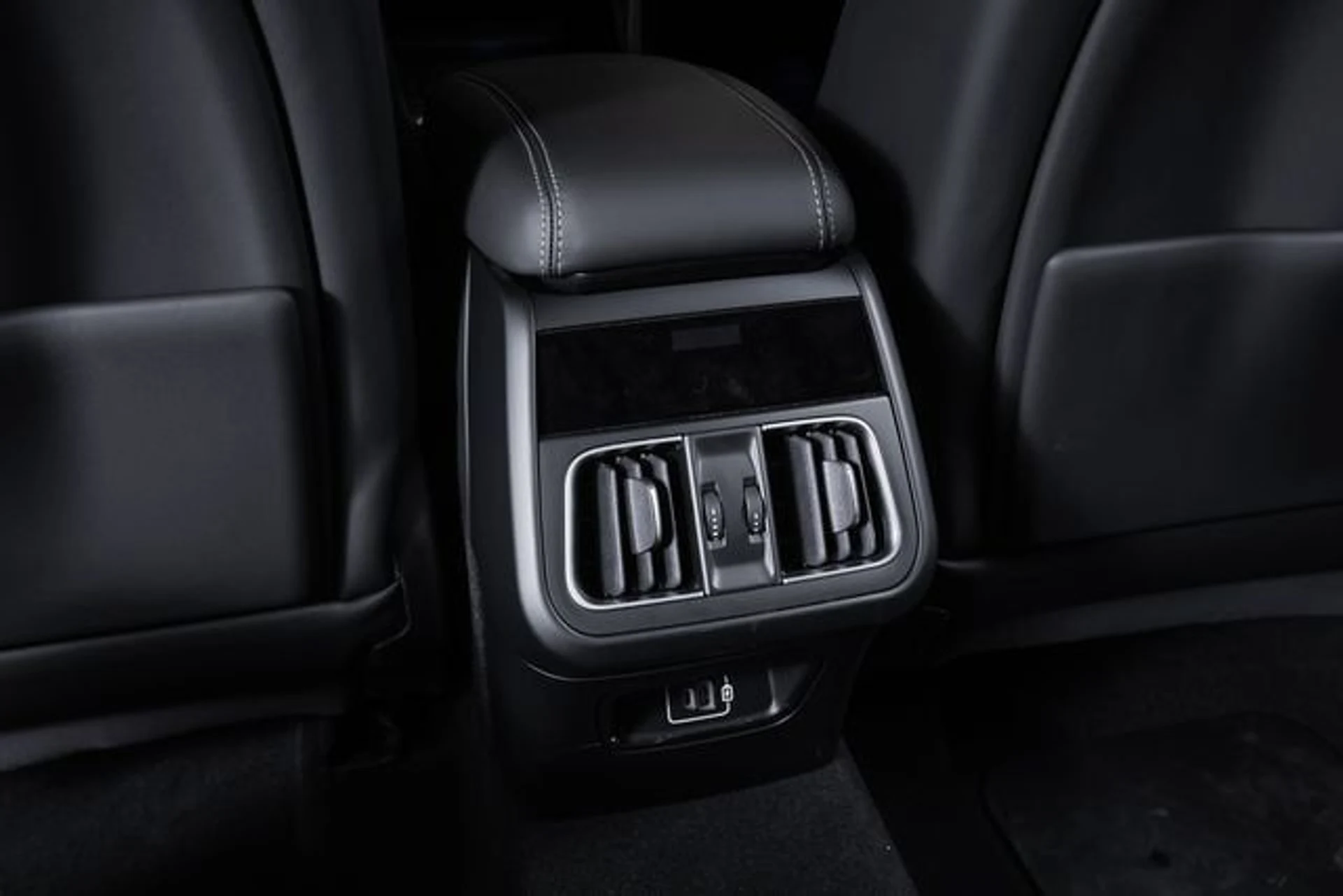 mph025_2153406962_68907bada42c49f84635dae1cb13be8dx_5d92a582d3