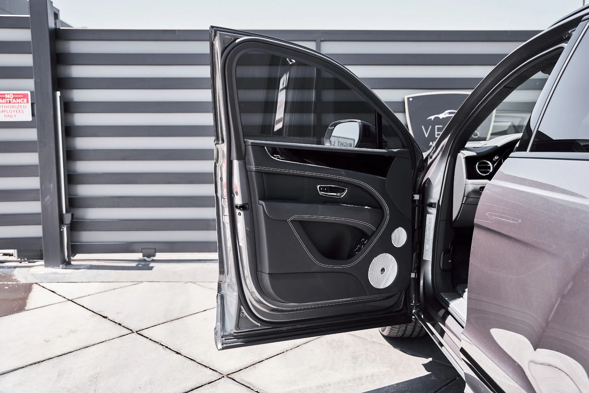mph025_2158838449_Used_2024_Bentley_Bentayga_1778202797_a775945cee
