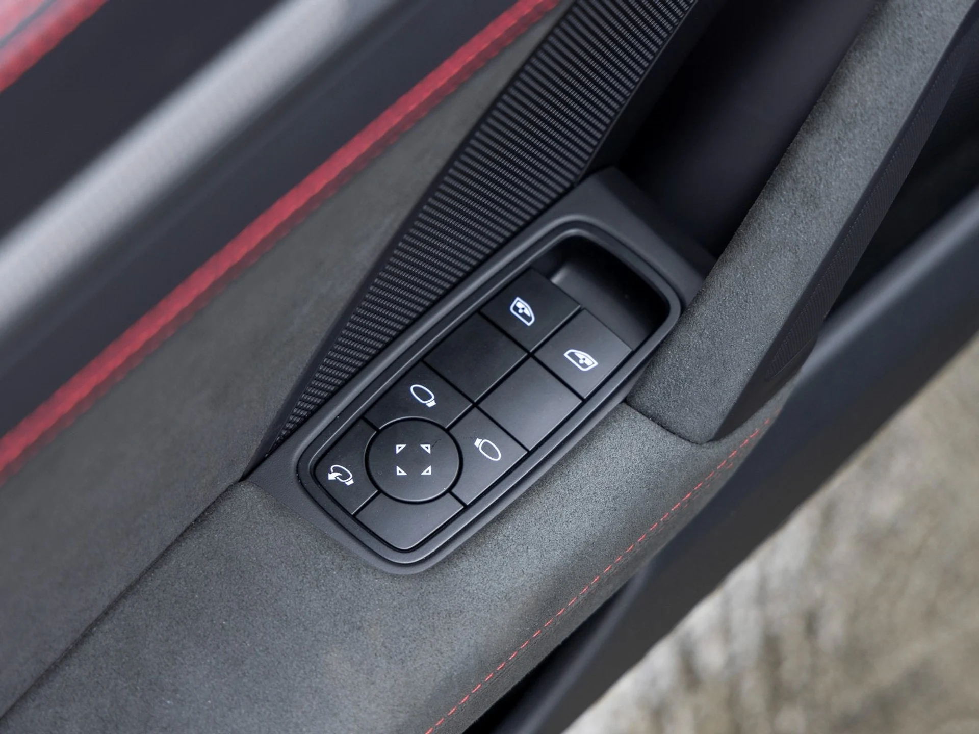 mph025_2159623741_26_34352401d5