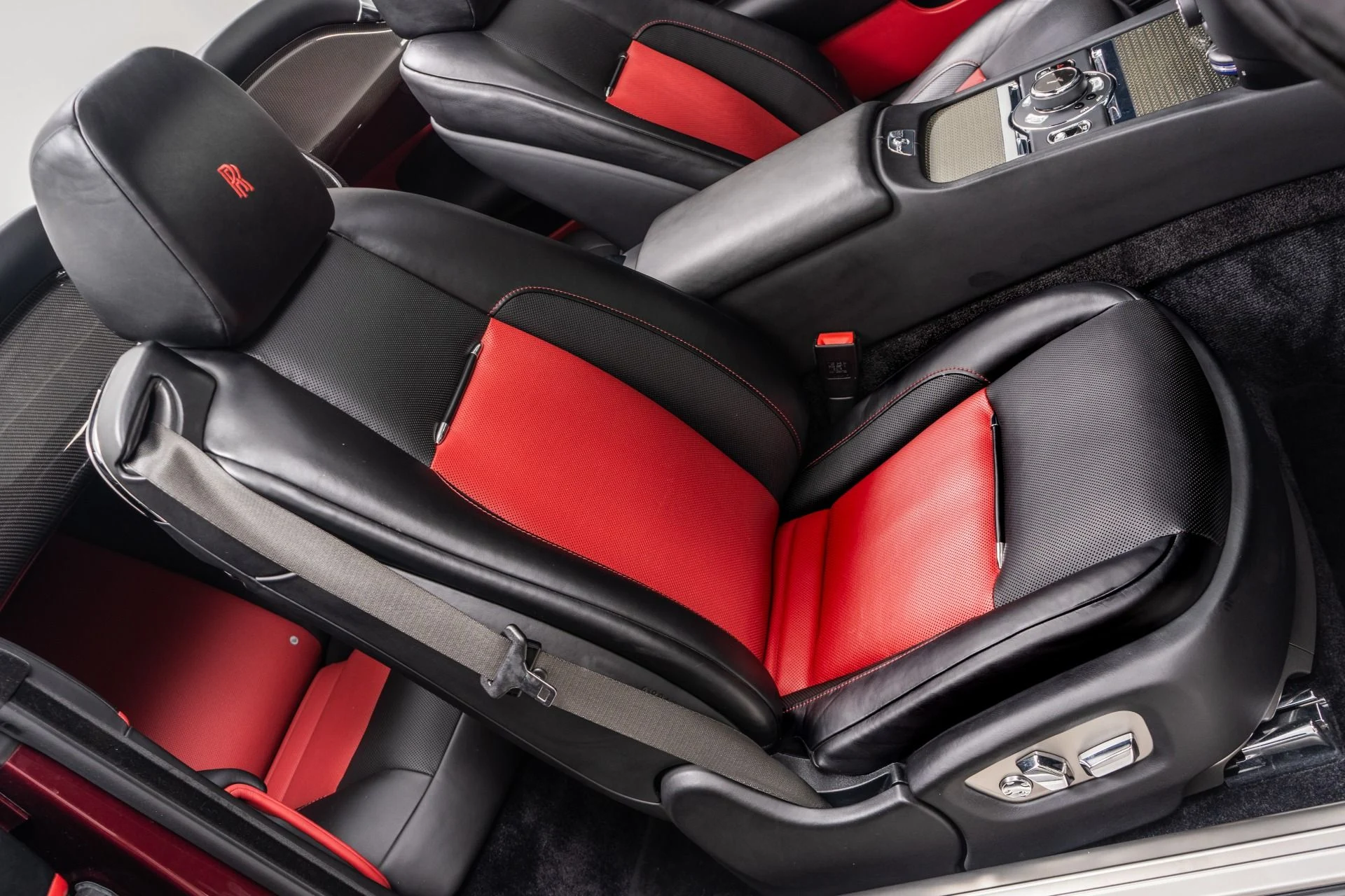 mph025_2160820246_Used_2019_Rolls_Royce_Dawn_Black_Badge_1773693933_8735d92851