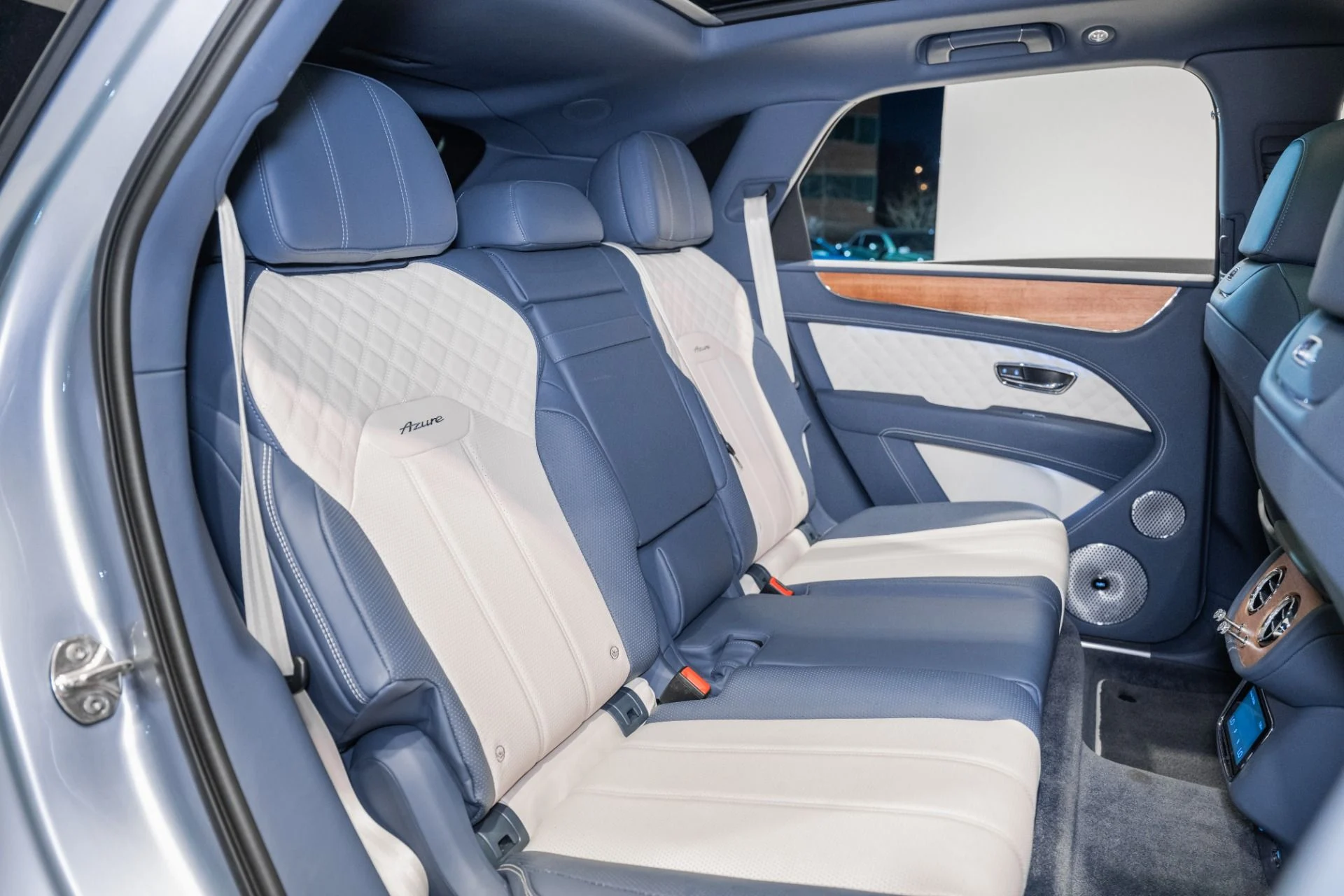 mph025_2161066087_Used_2023_Bentley_Bentayga_V8_1773161600_50af532235