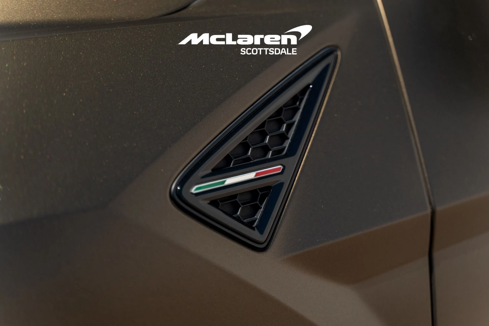 mph025_2161880345_Used_2021_LAMBORGHINI_URUS_1777648780_3cfb436558