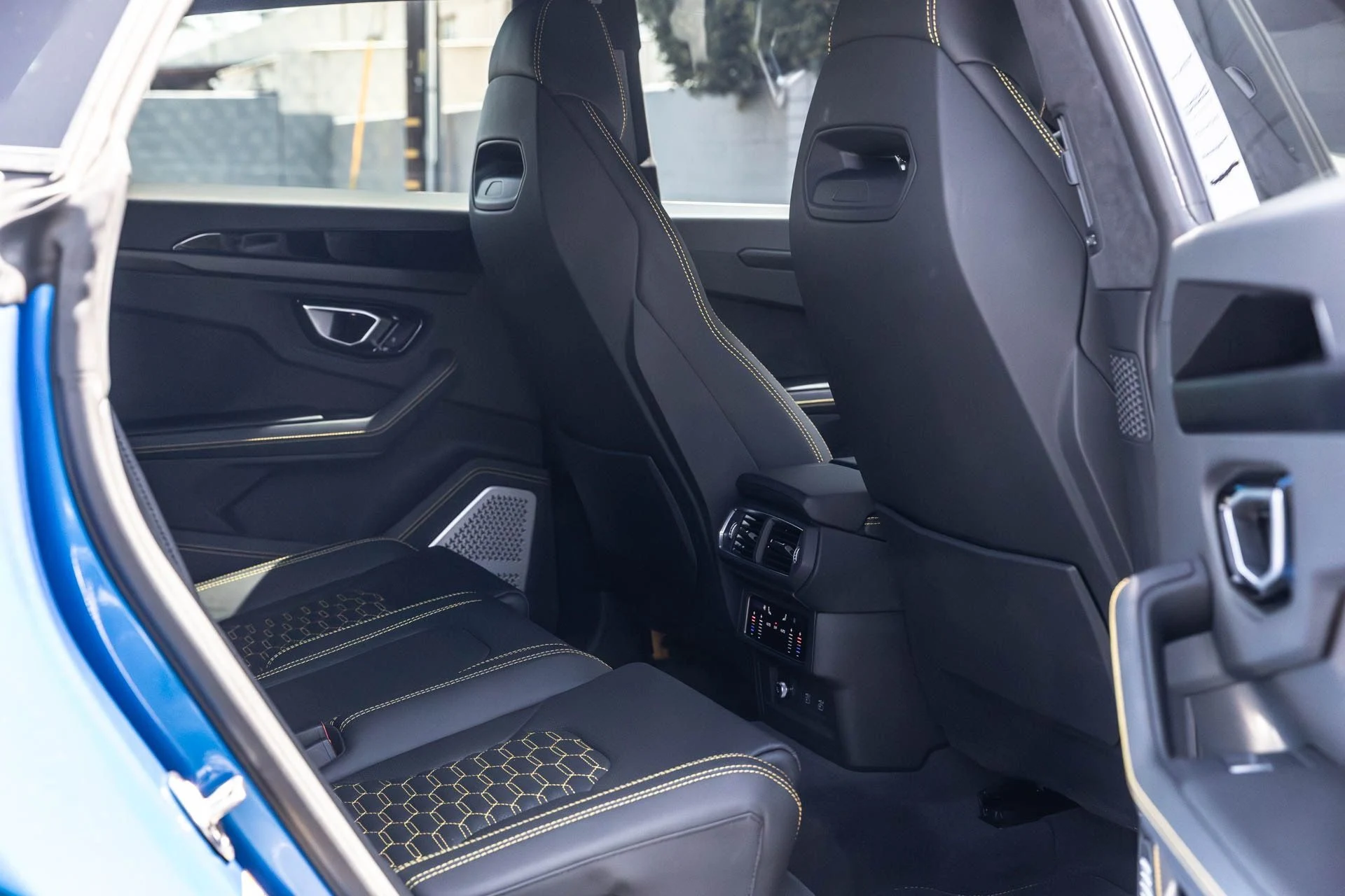 mph025_2177113539_Used_2022_Lamborghini_Urus_1748044406_ffd5842d96