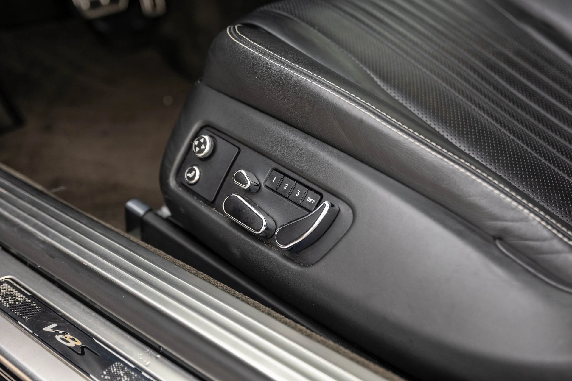mph025_2182973594_Hi_Tech_Luxury_Imports_LLC_SCBFH_7_ZA_5_GC_055059_image_25_7bd9848b71