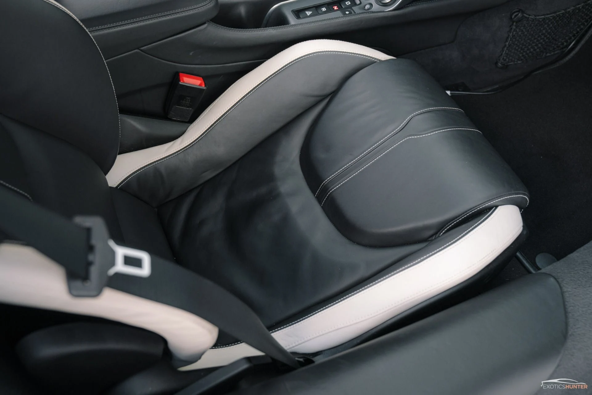 mph025_2183625826_Used_2016_Mc_Laren_570_S_in_Blade_Silver_w_Exterior_Carbon_1761343757_95c3a13a25