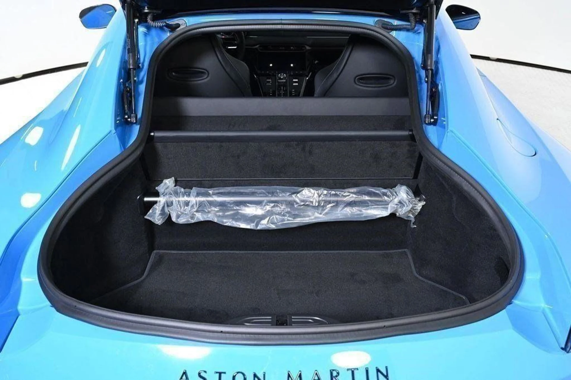 mph025_2188315831_new_2025_aston_martin_vantage_coupe_11350_22854663_25_1024_c088b5bac9