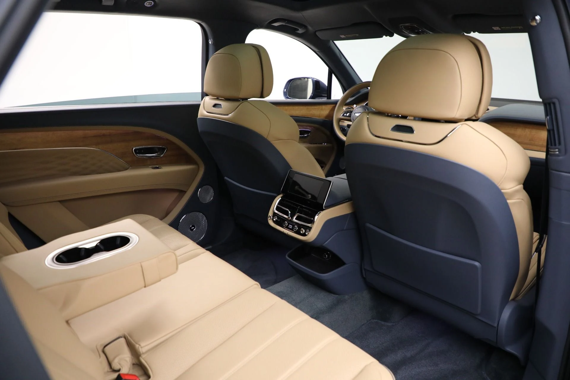 mph025_2191737366_Used_2025_Bentley_Bentayga_EWB_Azure_V8_1761149481_a797b10fd0