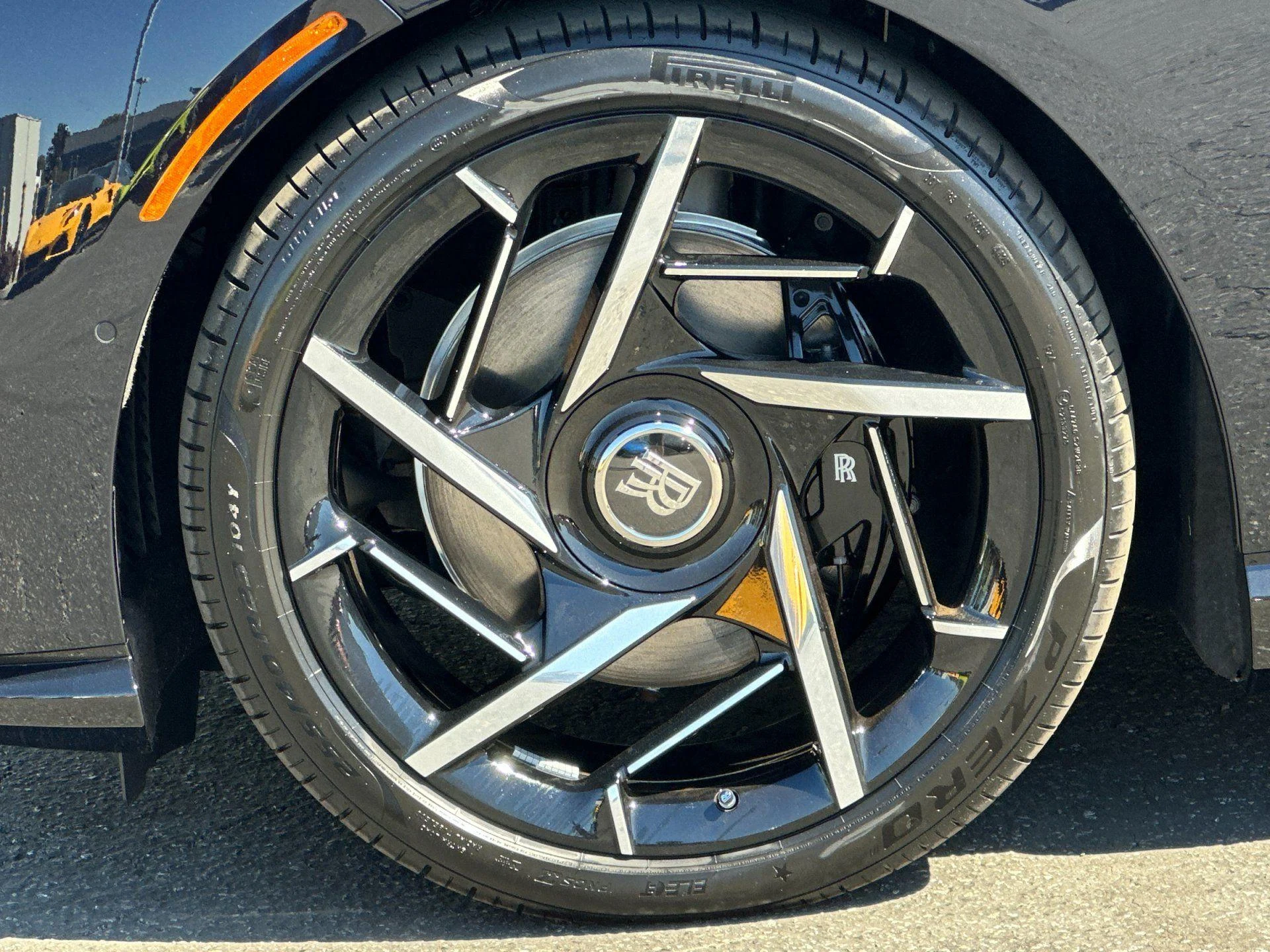 mph025_2194100302_New_2026_Rolls_Royce_Spectre_Black_Badge_1773996548_f85bf43177