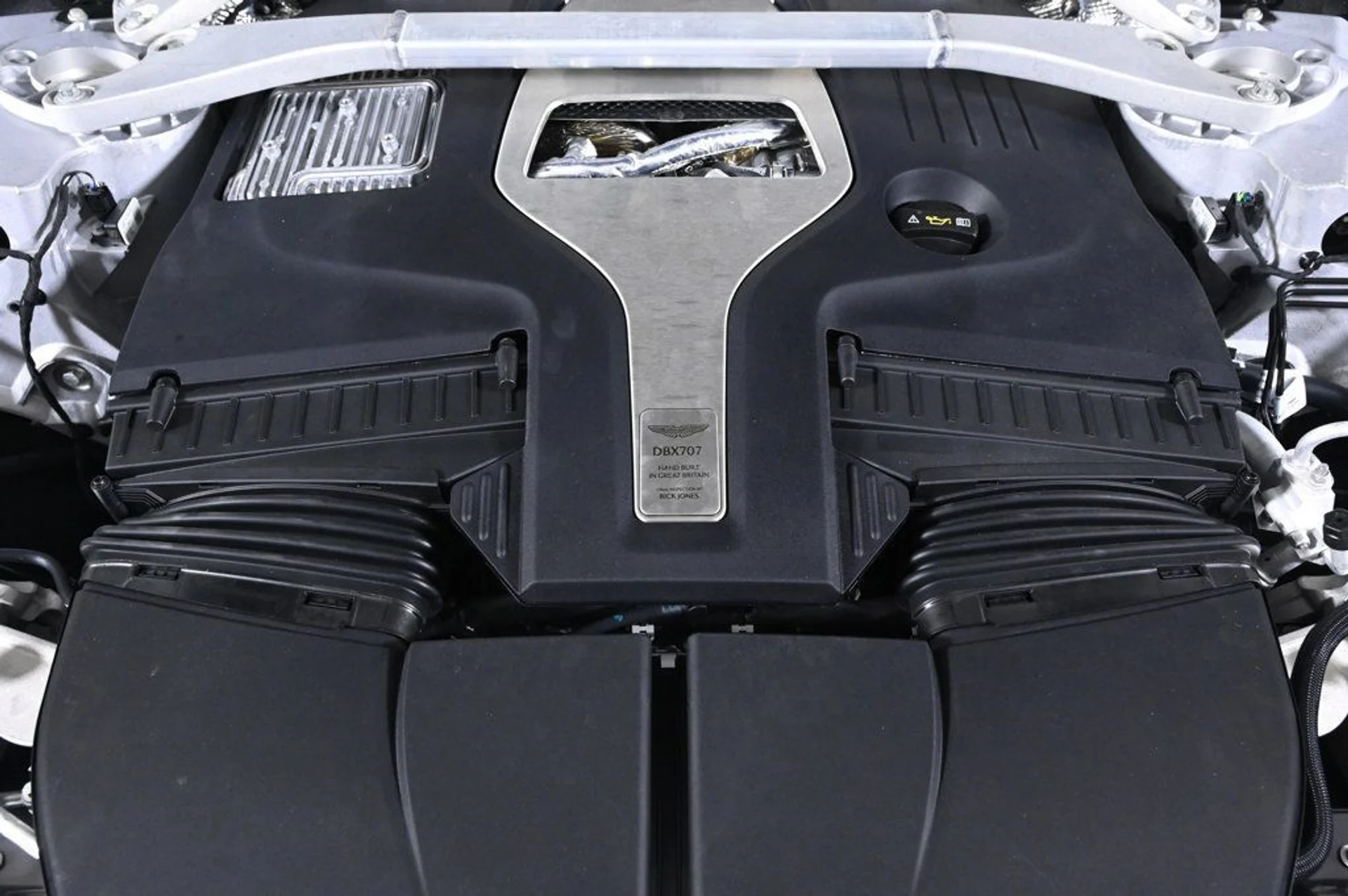 mph025_2196243371_new_2026_aston_martin_dbx_707awd_11350_22970164_26_1024_92442f4cbd