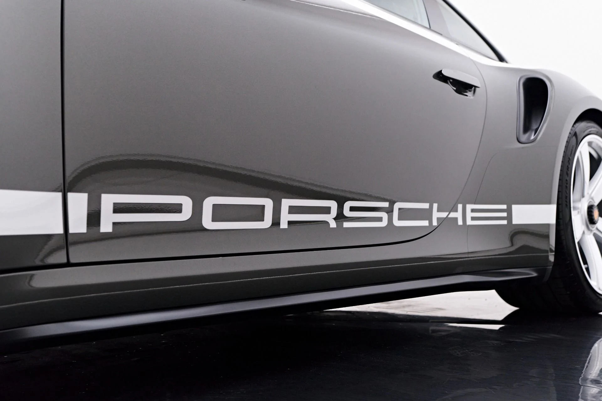 mph025_2206606814_Used_2025_Porsche_911_Turbo_1757541215_133fa3297b