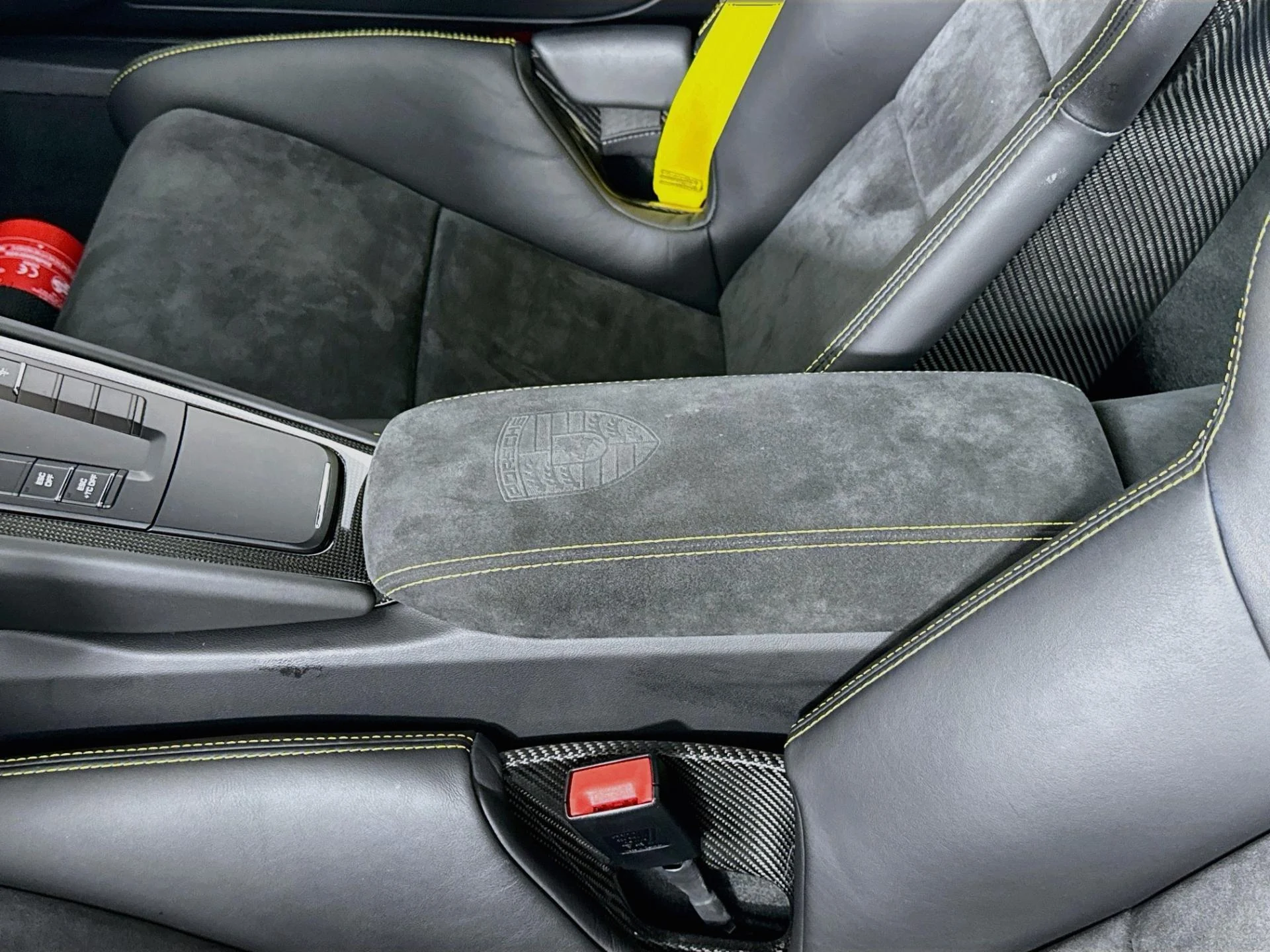 mph025_2209357052_Used_2018_Porsche_911_GT_2_RS_1790873167_055bb0c0c7