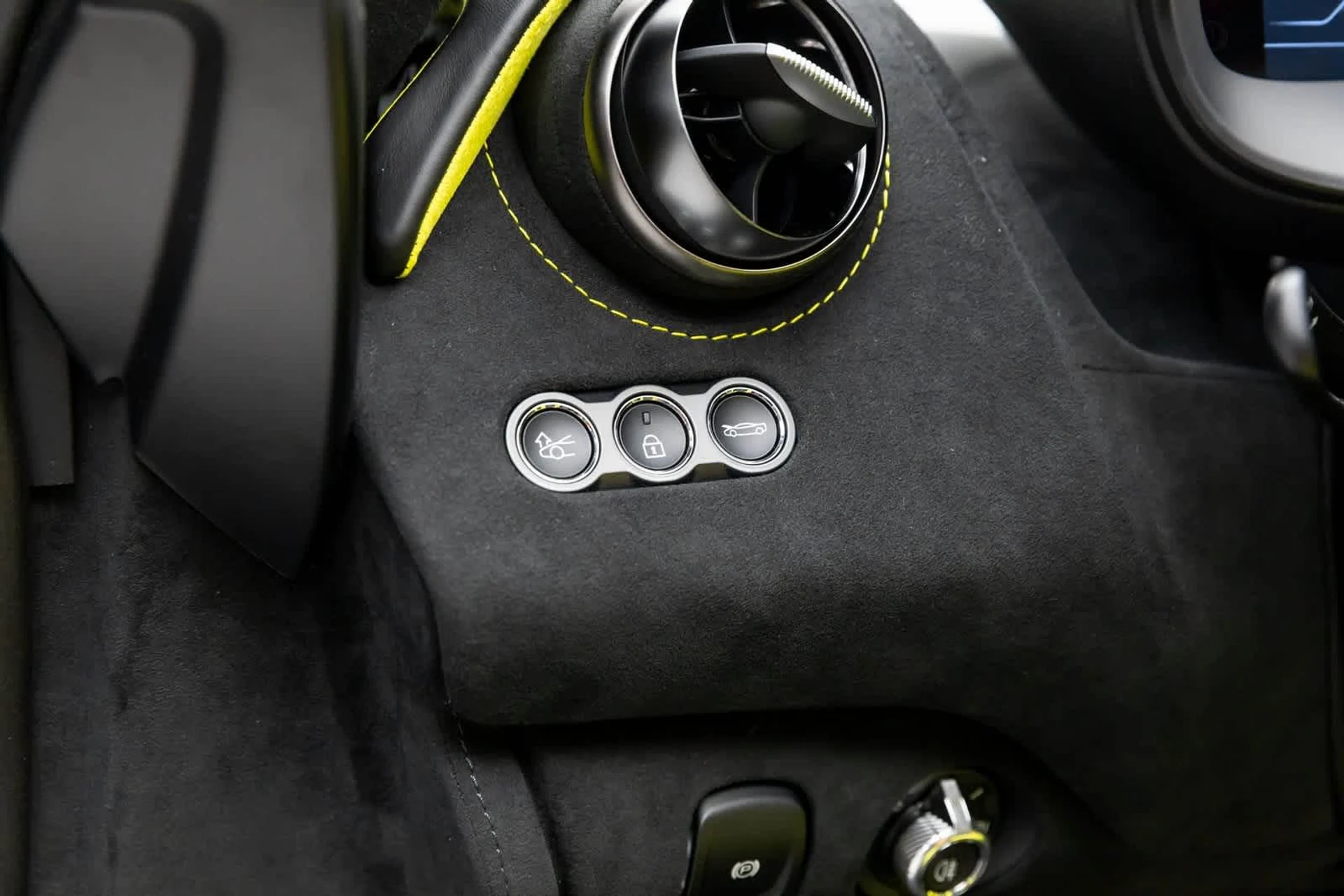 mph025_2215253556_26_e0896d96cf