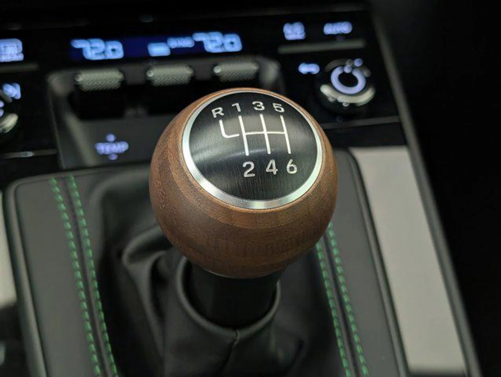 mph025_2215809712_2kgmwdaf_U2_Ax_Xz_Xn_KEA_6_Whr_WY_Cw_b64a9c472b