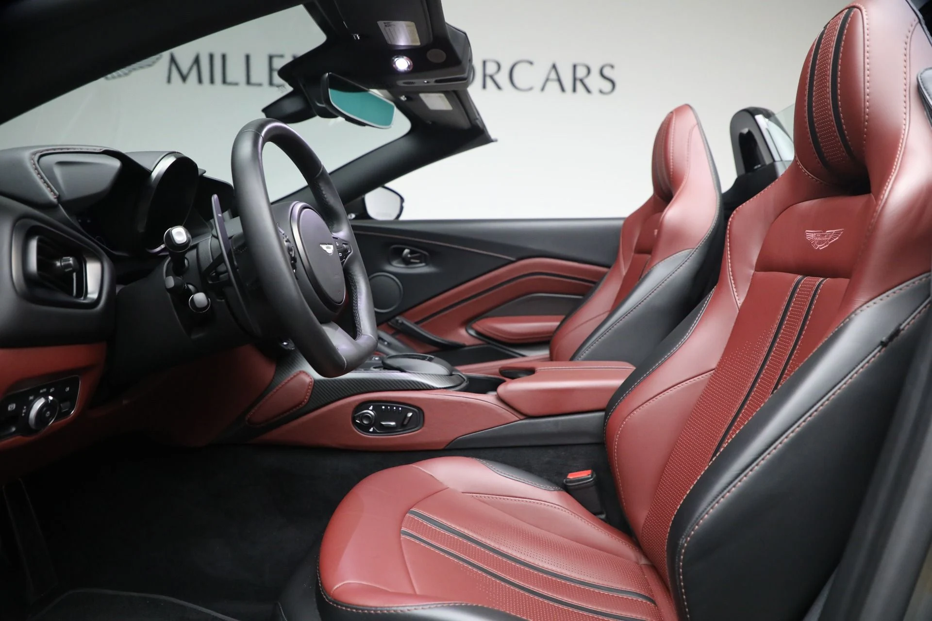 mph025_221826263_Used_2021_Aston_Martin_Vantage_1764880975_ea3415caa4