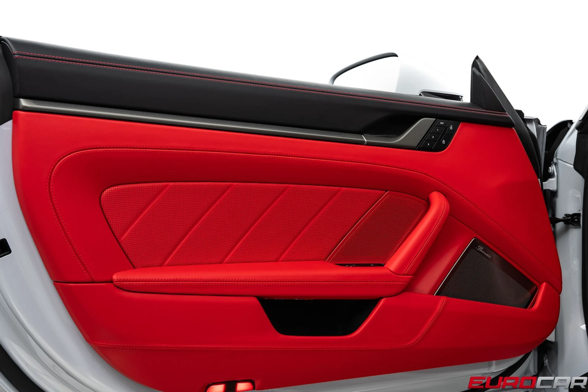 mph025_2226660703_c63d2655_1216_401f_bec3_3570c6981cbb_729b05ef45