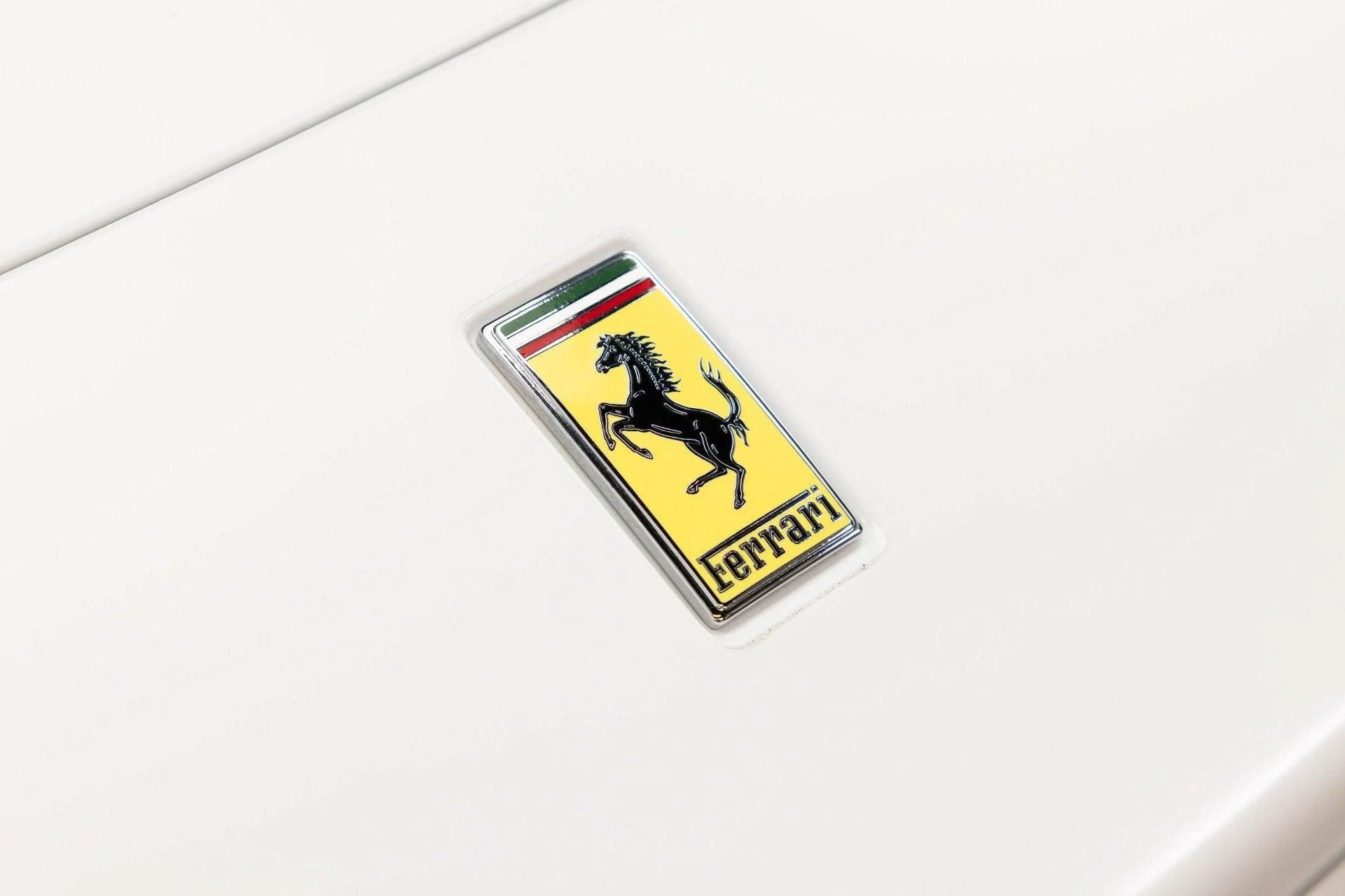 mph025_2228072890_Used_2022_Ferrari_F8_Spider_1789652691_04662281a8