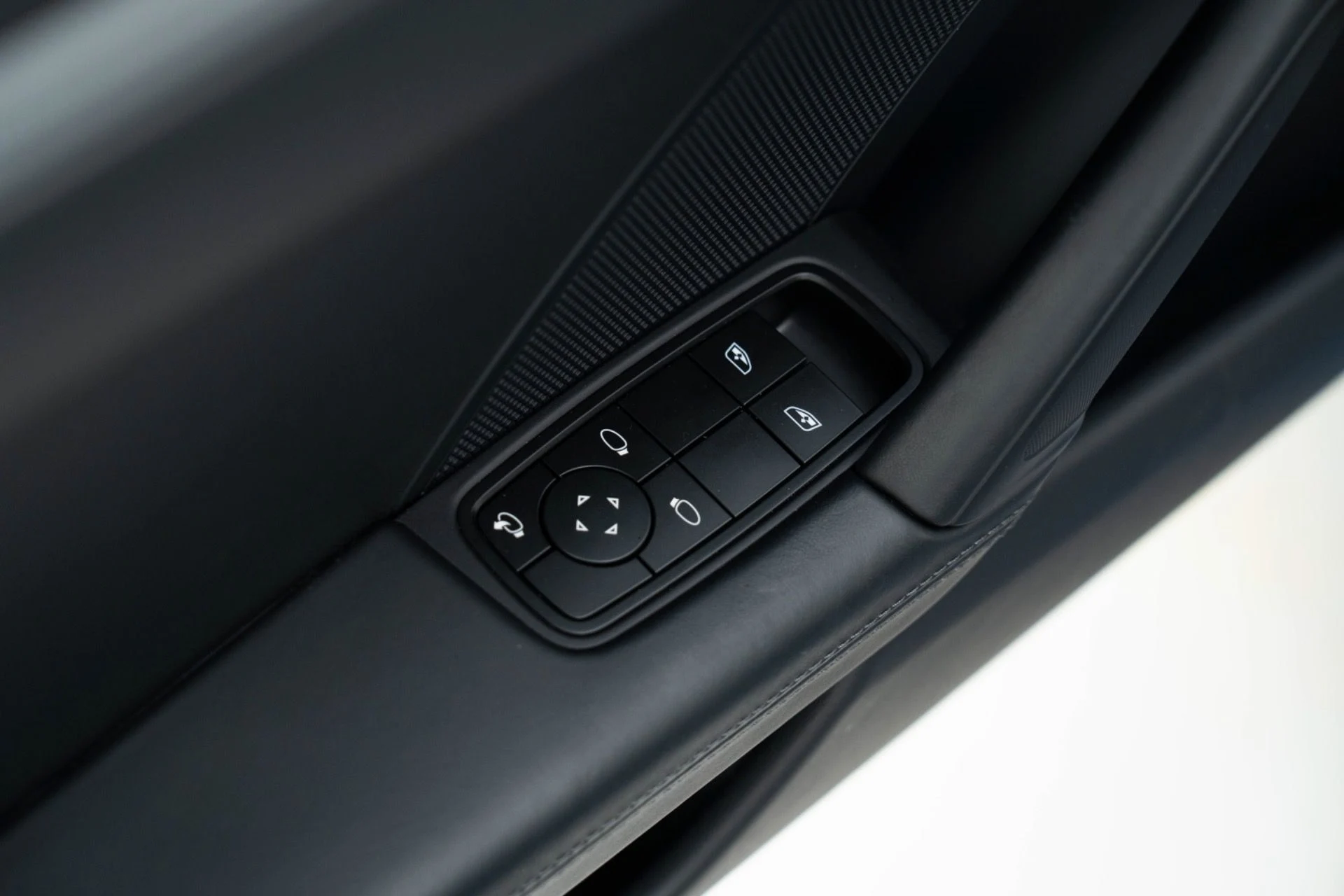 mph025_2231215902_Used_2025_Porsche_911_Carrera_1782341865_6894450c32