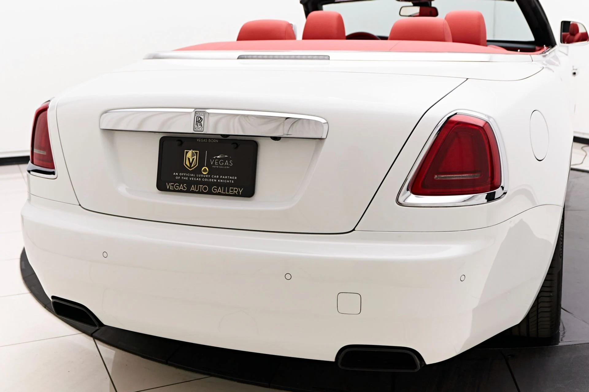 mph025_2236930276_Used_2018_Rolls_Royce_Dawn_Base_1722633895_e76e31f952