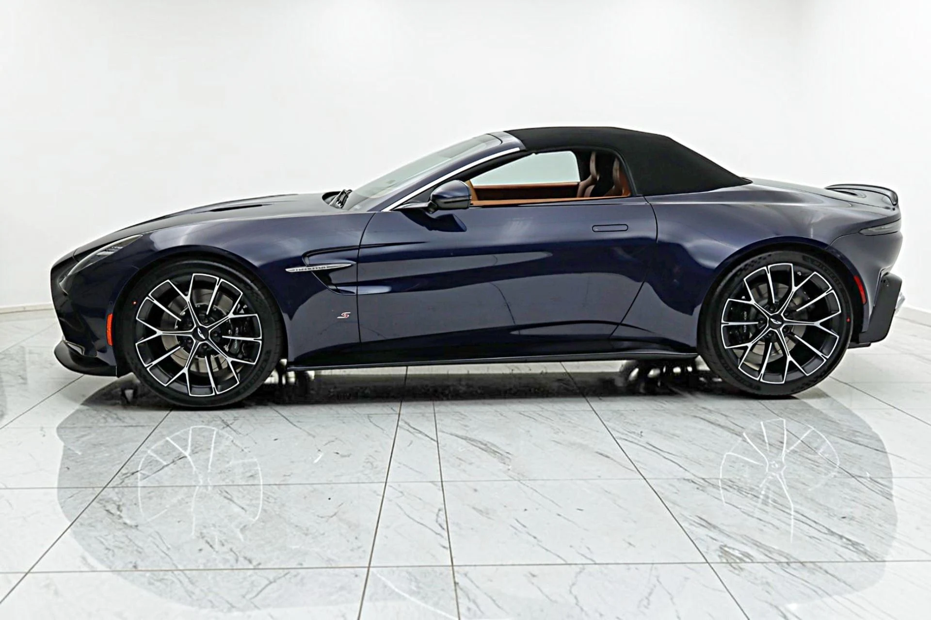 mph025_2244835805_New_2026_Aston_Martin_Vantage_S_Roadster_137a284f1c