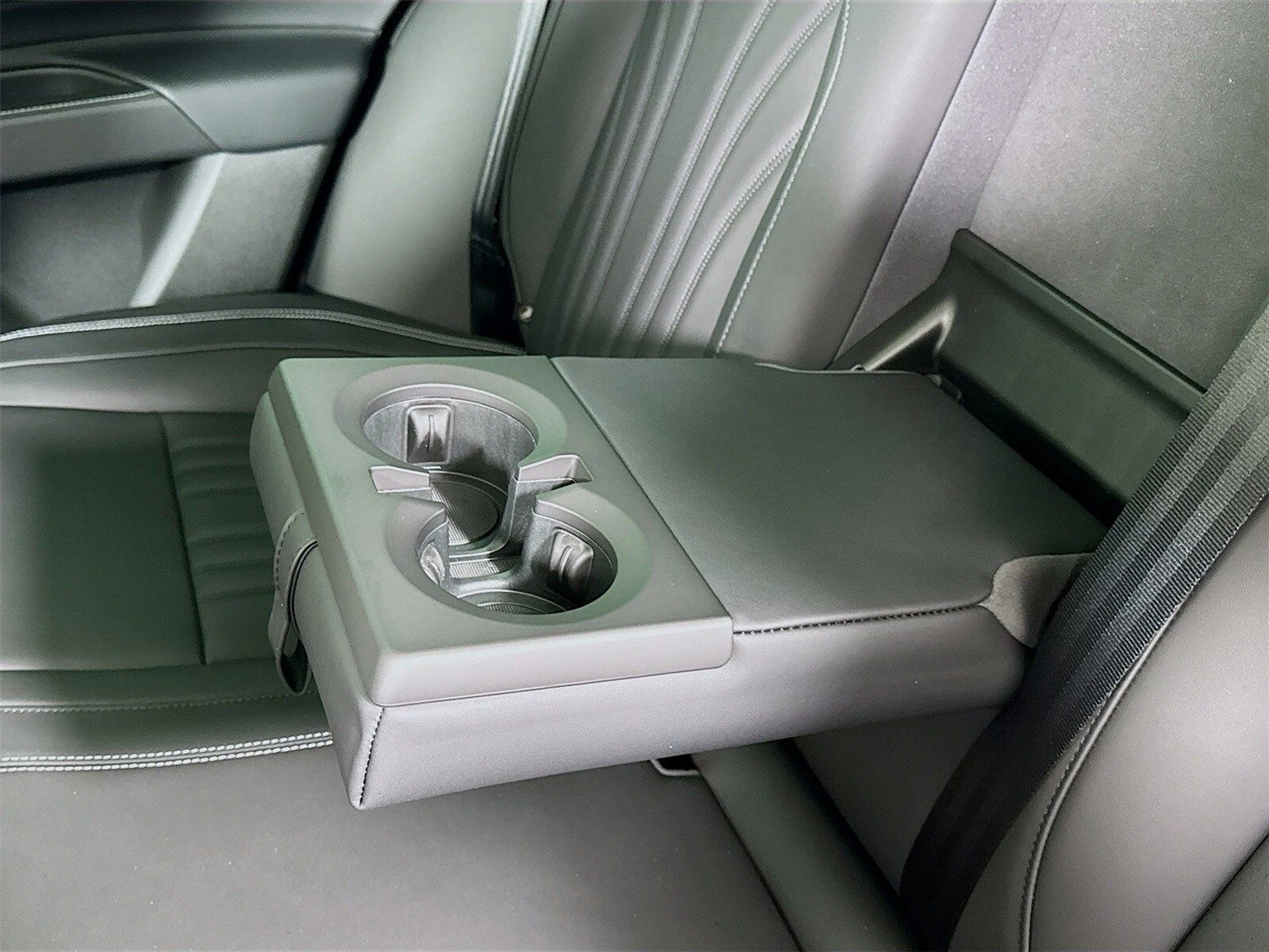 mph025_2249321076_afdeeb688149bf2e4959efef7030ee22x_b198a0221a