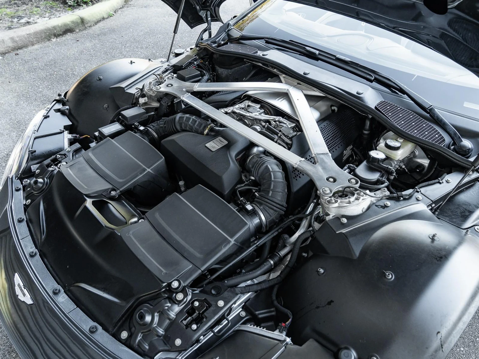 mph025_225068531_Used_2021_Aston_Martin_Vantage_Roadster_1767733770_339211ef7e