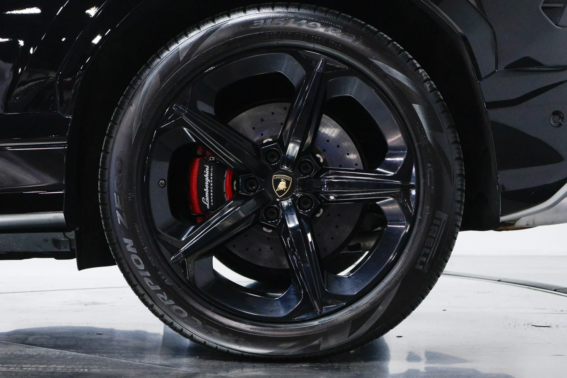 mph025_2258462742_Used_2019_Lamborghini_Urus_1760386129_b5b4663471
