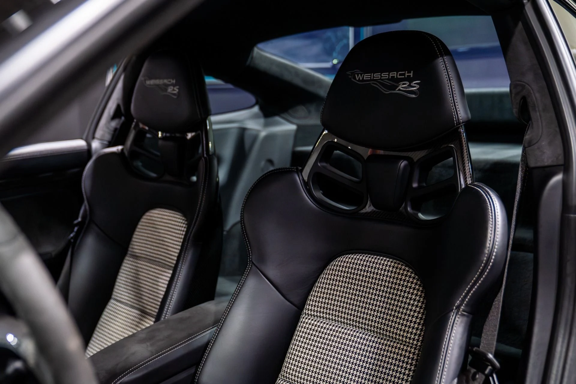 mph025_2261503697_Used_2018_Porsche_911_GT_2_RS_Weissach_Pack_Mag_Wheels_1770226698_32523681a1