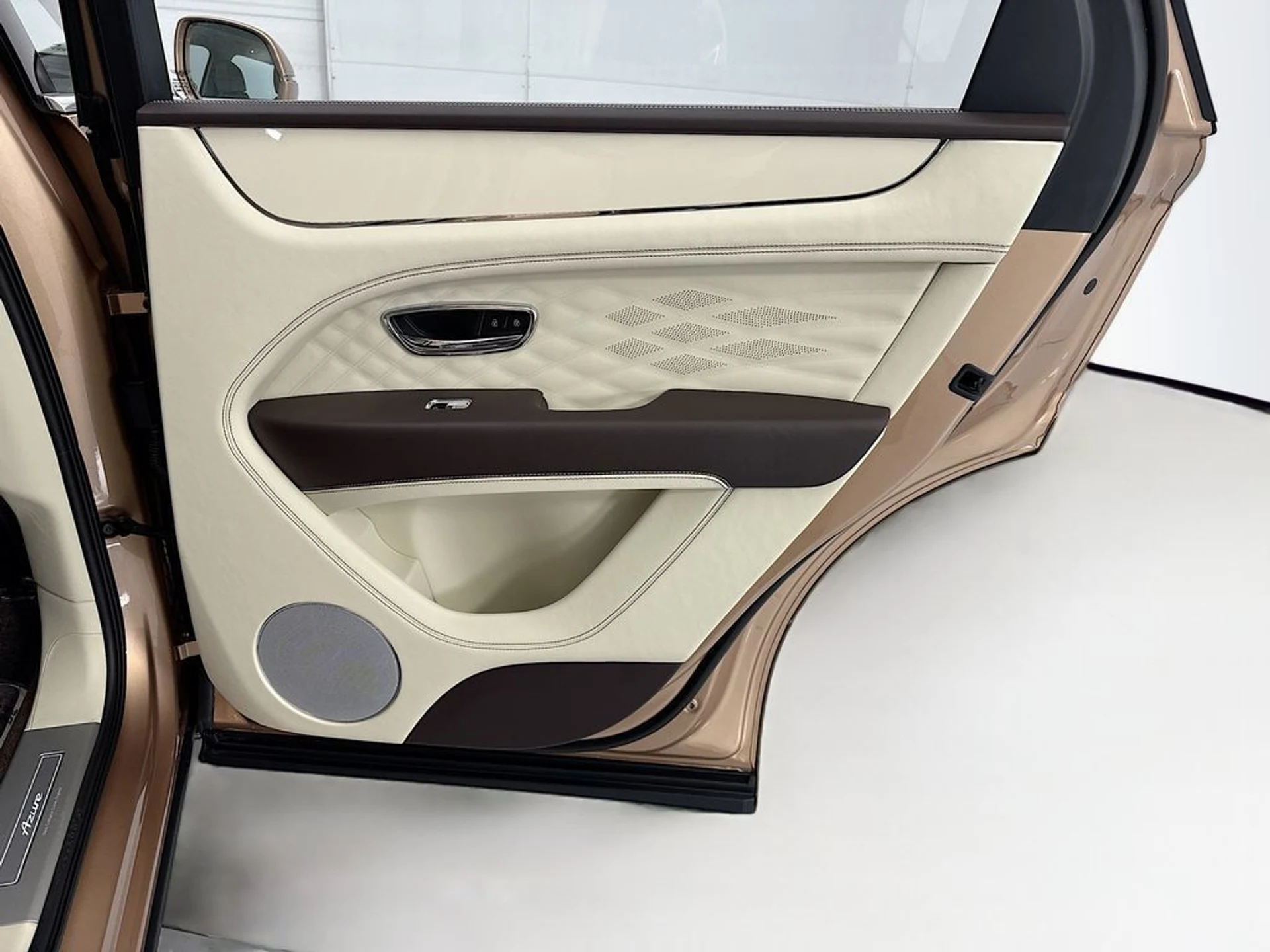 mph025_2263123278_new_2026_bentley_bentayga_8119_23010475_26_1024_da648336c9