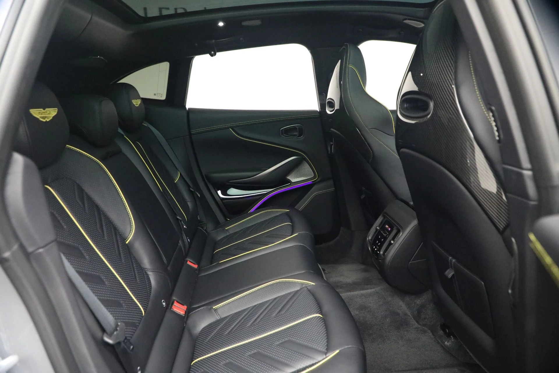 mph025_2266950281_New_2026_Aston_Martin_DBX_S_1787860689_8e3a40e24a